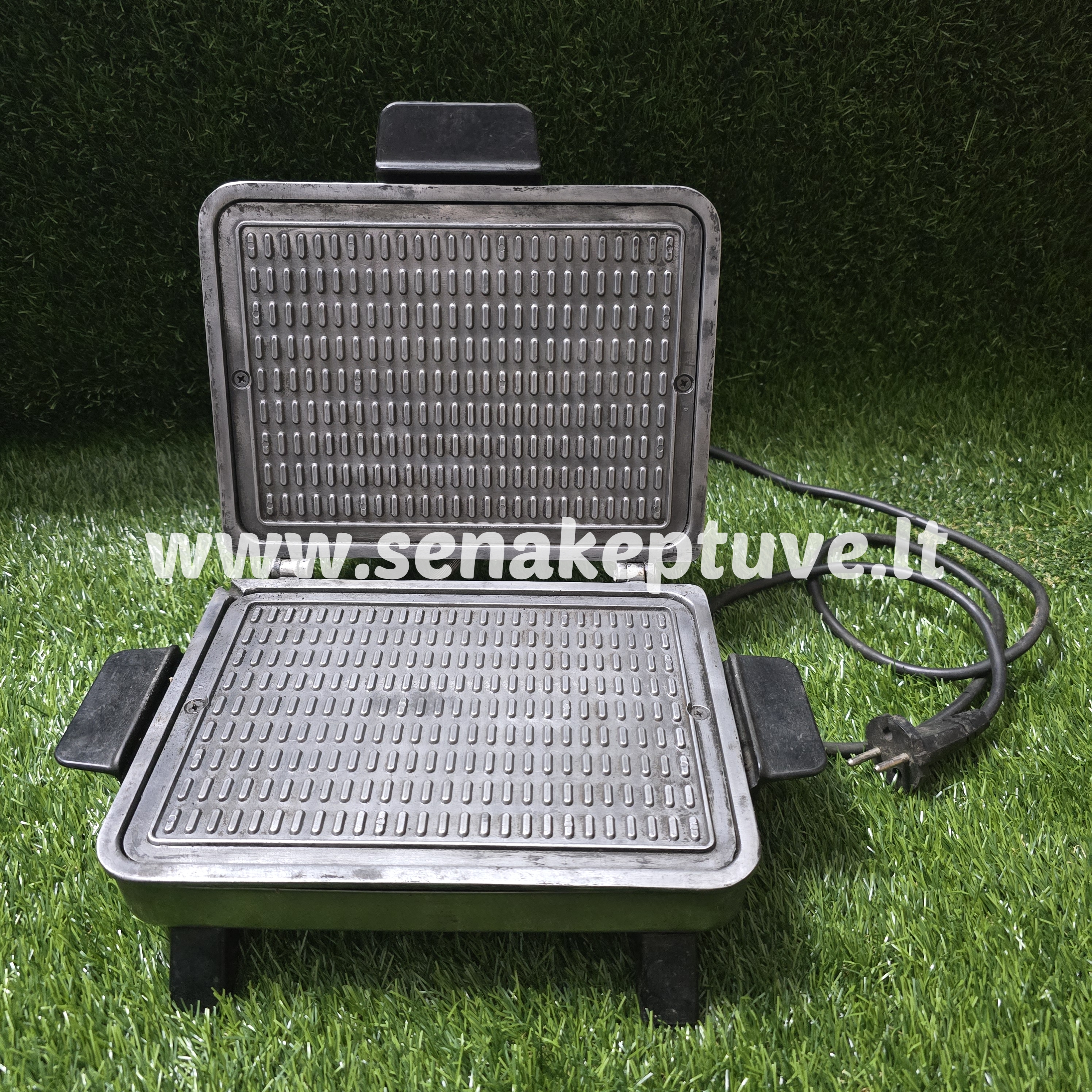 Senovinė elektrinė vaflinė su laidu