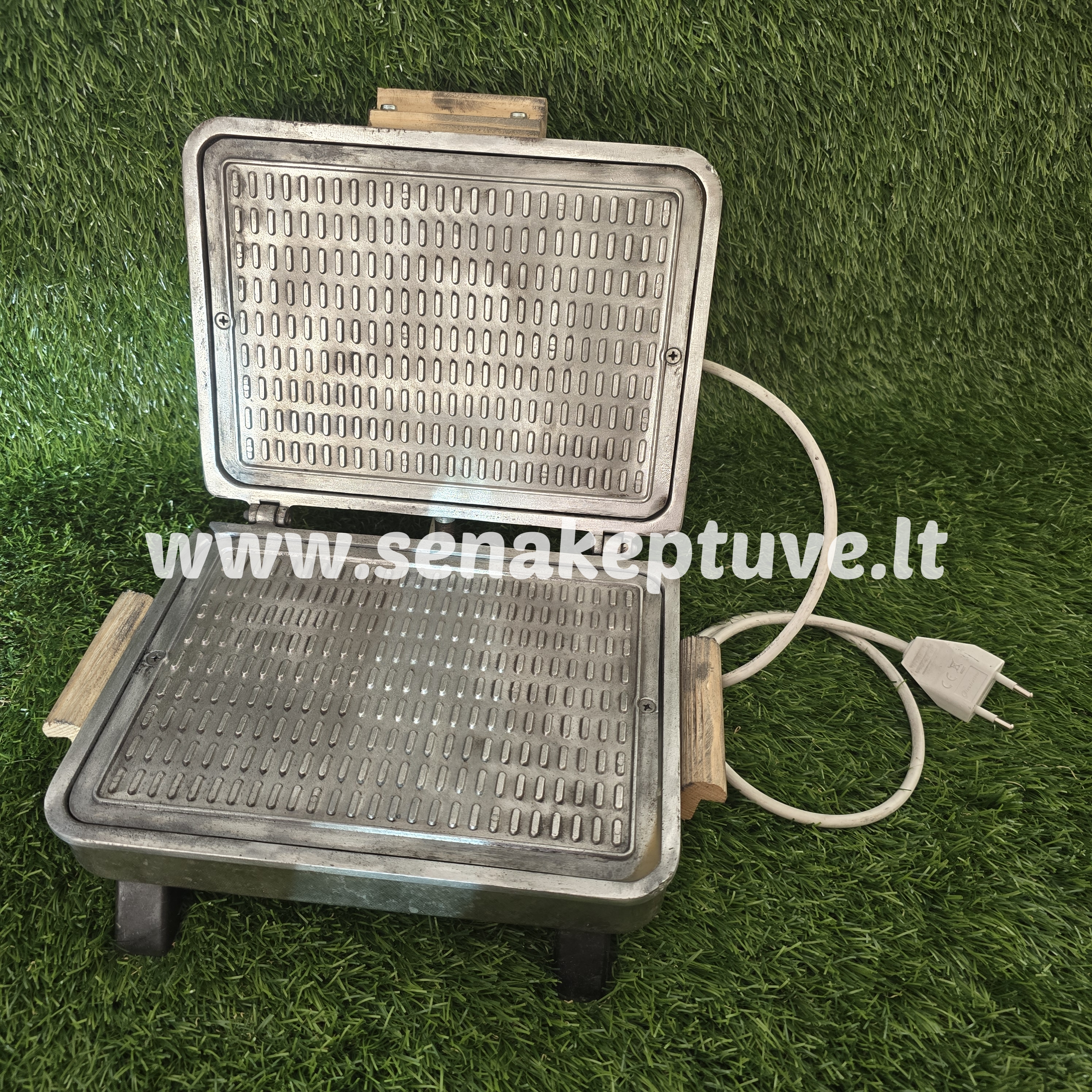 Senovinė elektrinė vaflinė su laidu