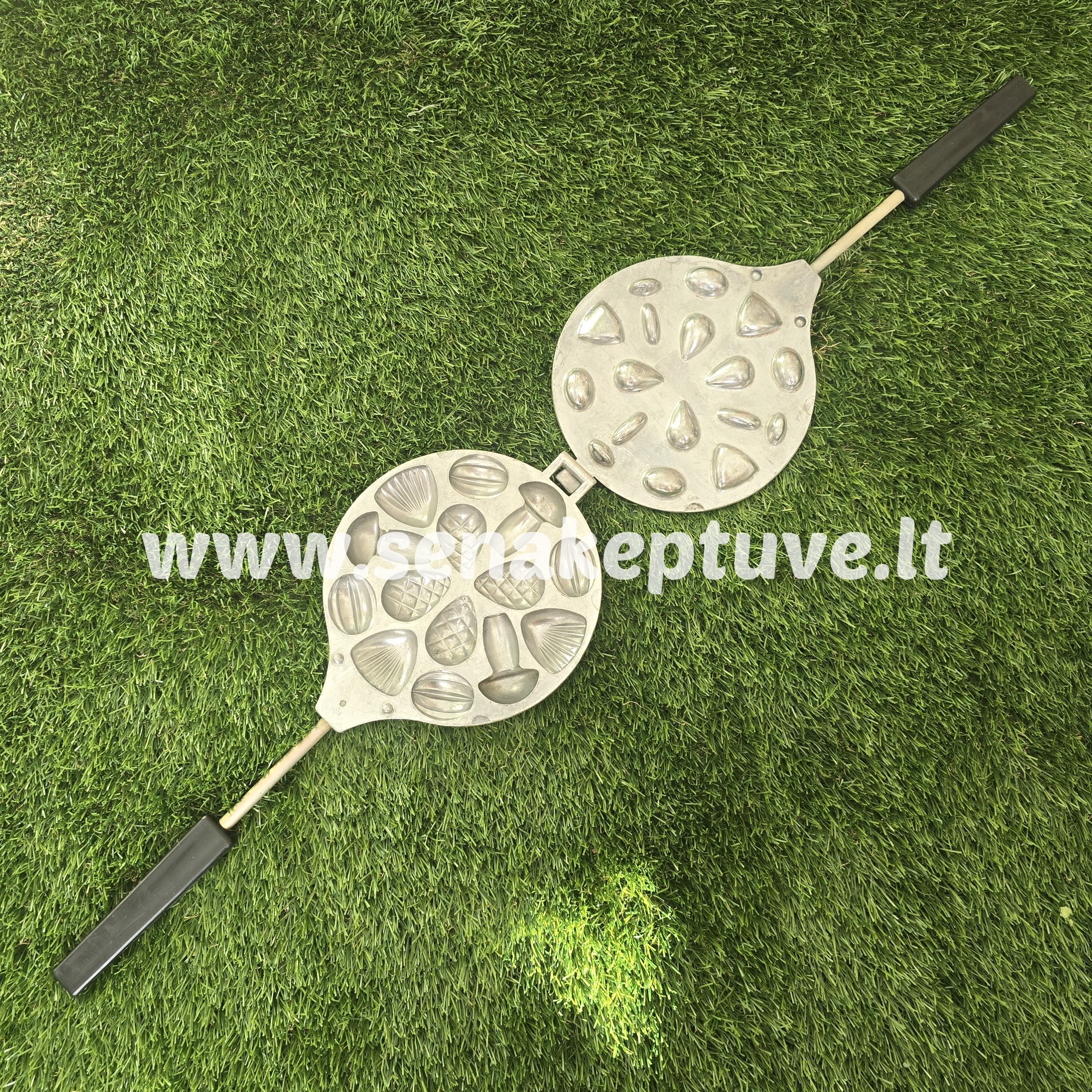 Senovinė asorti (3 grybukai, 4 kankorėžiai, 4 riešutėliai, 3 kriauklės) keptuvė