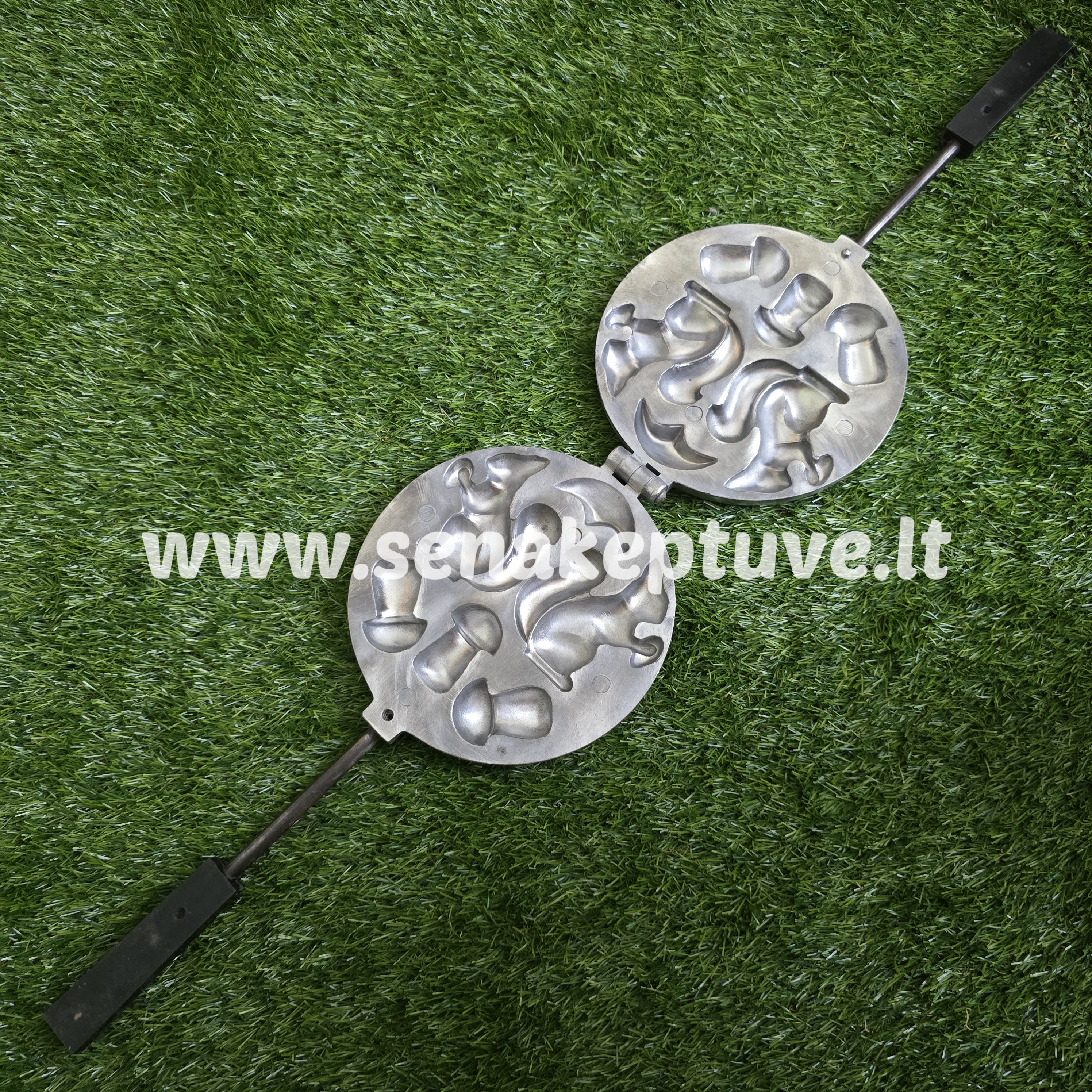 Senovinė asorti keptuvė (2 voveraitės ir 3 grybukai)