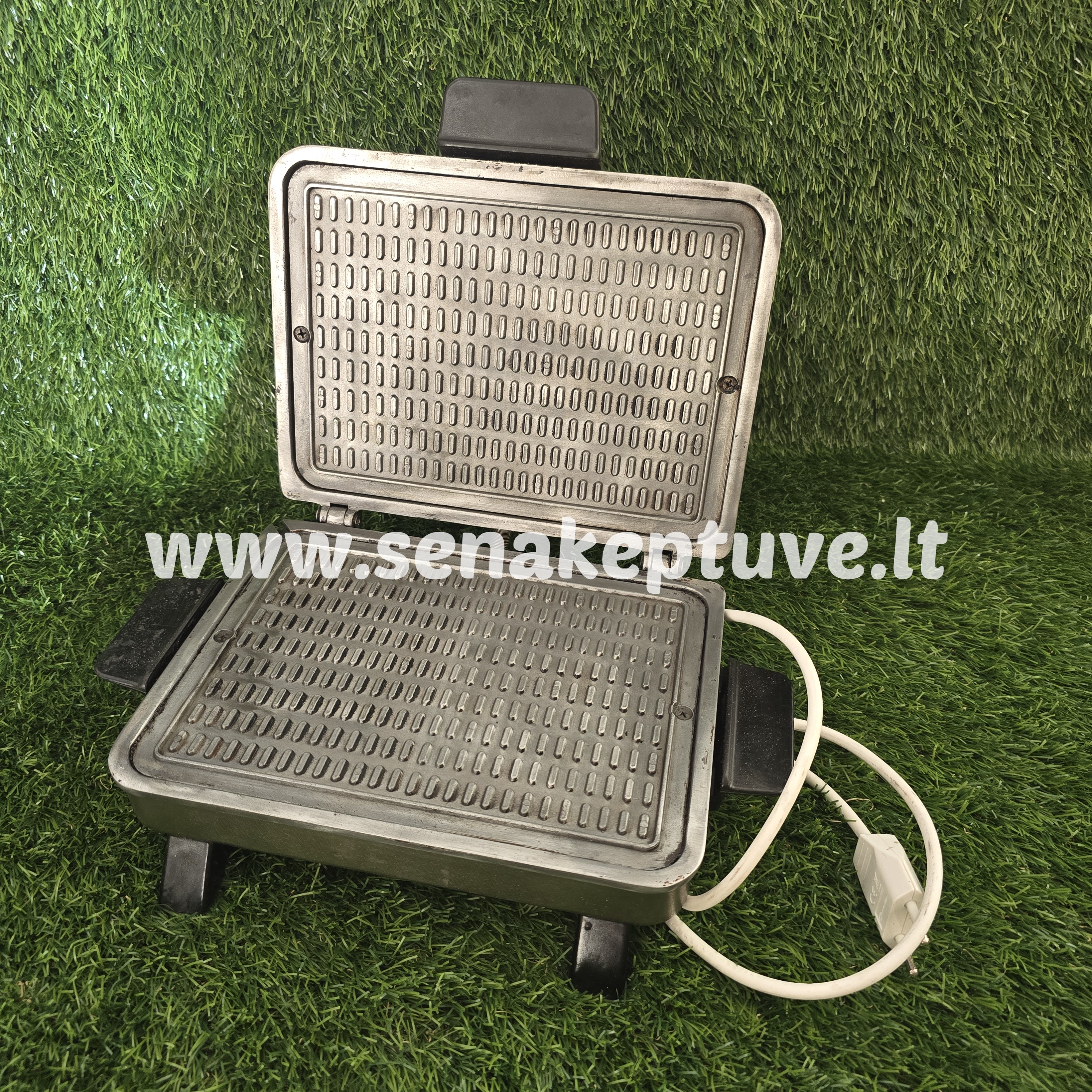 Senovinė elektrinė vaflinė su laidu