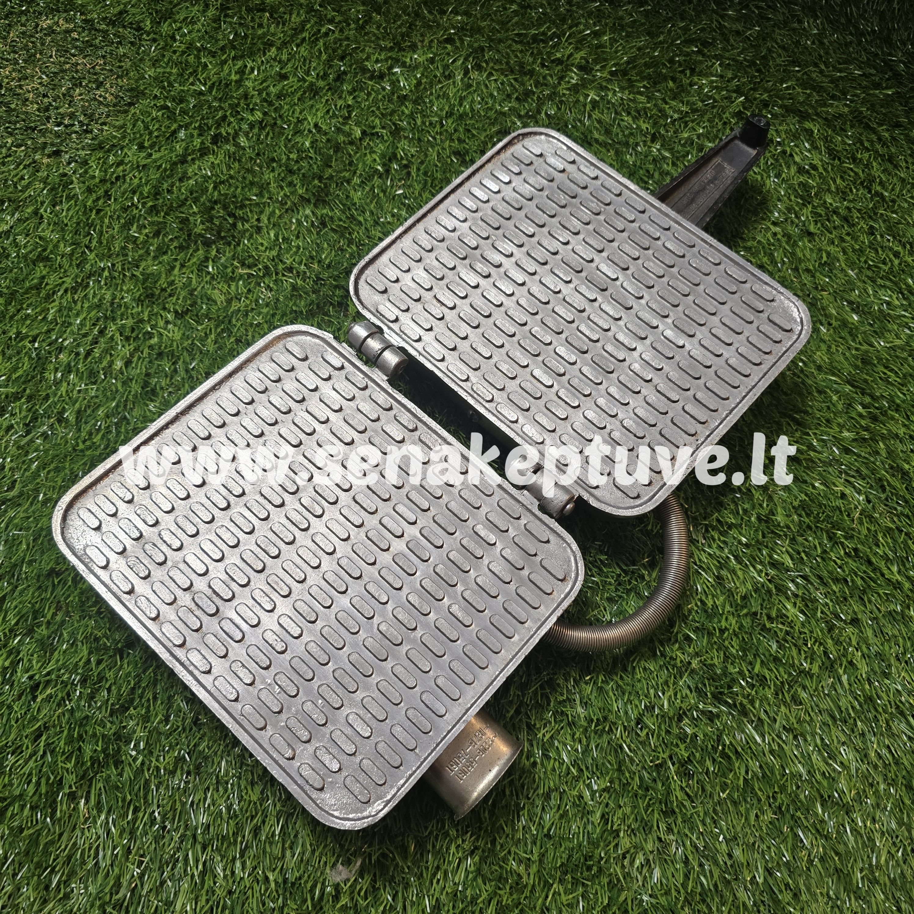 Senovinė elektrinė vaflinė su laidu (nėra apatinės rankenos)