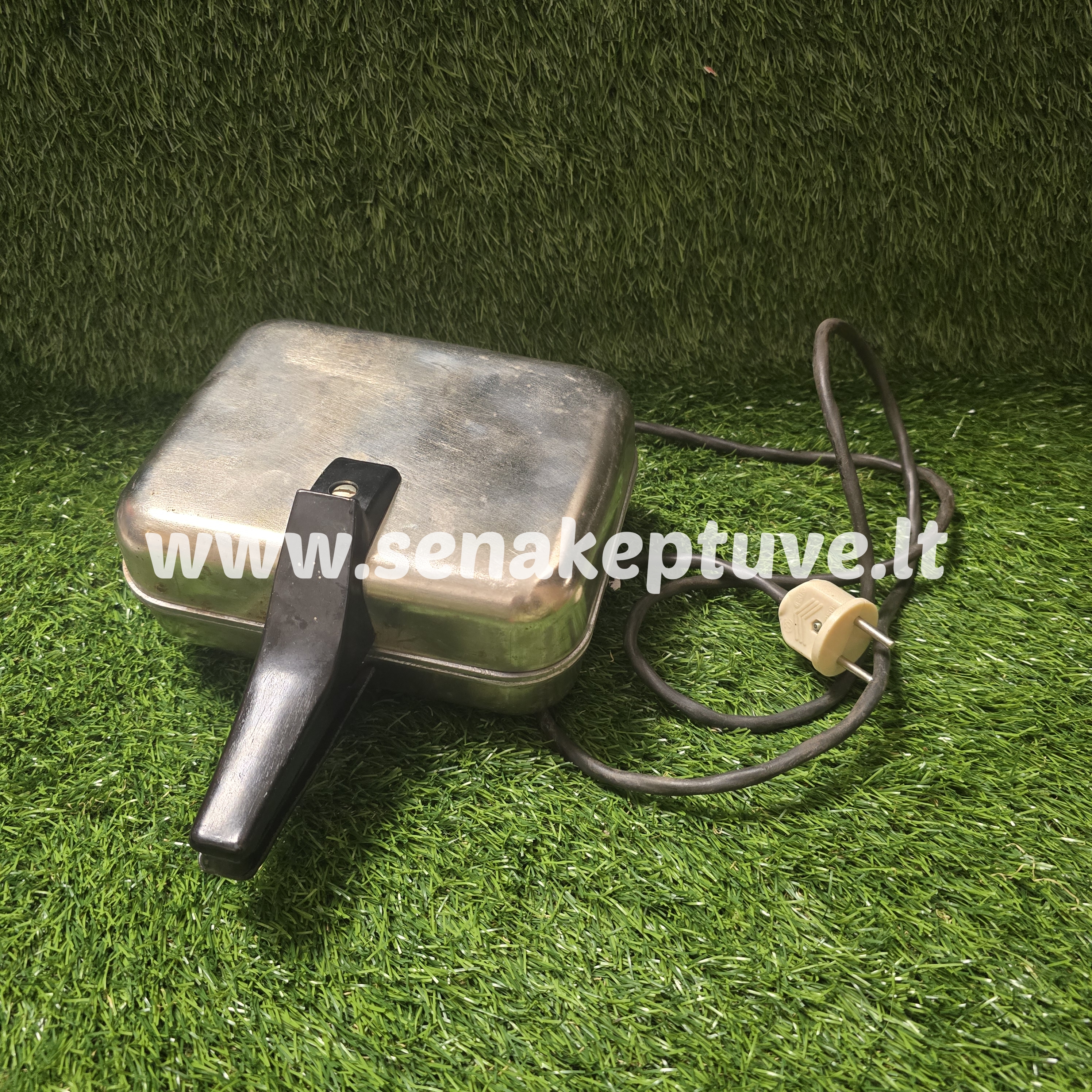 Senovinė elektrinė vaflinė su laidu