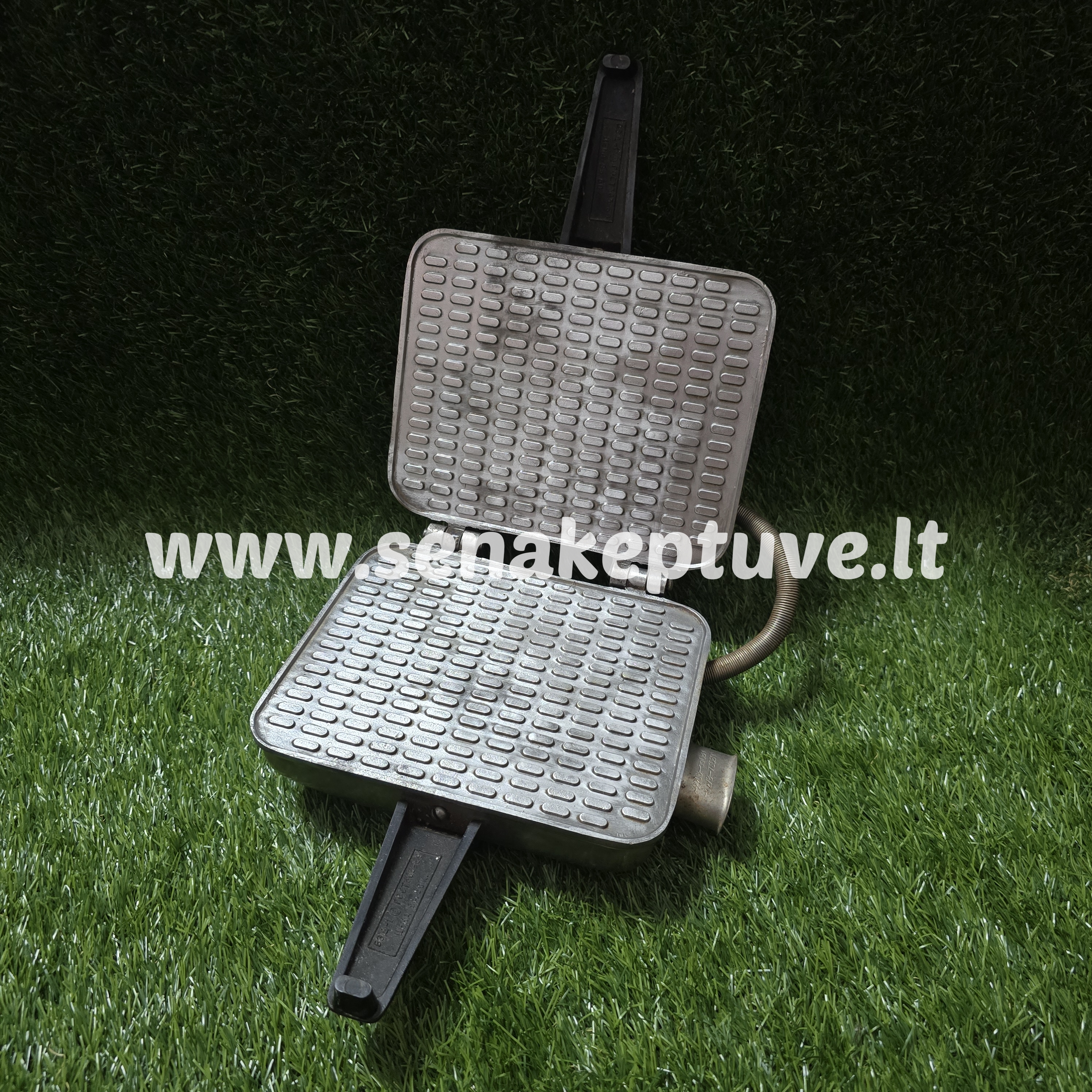 Senovinė elektrinė vaflinė su laidu