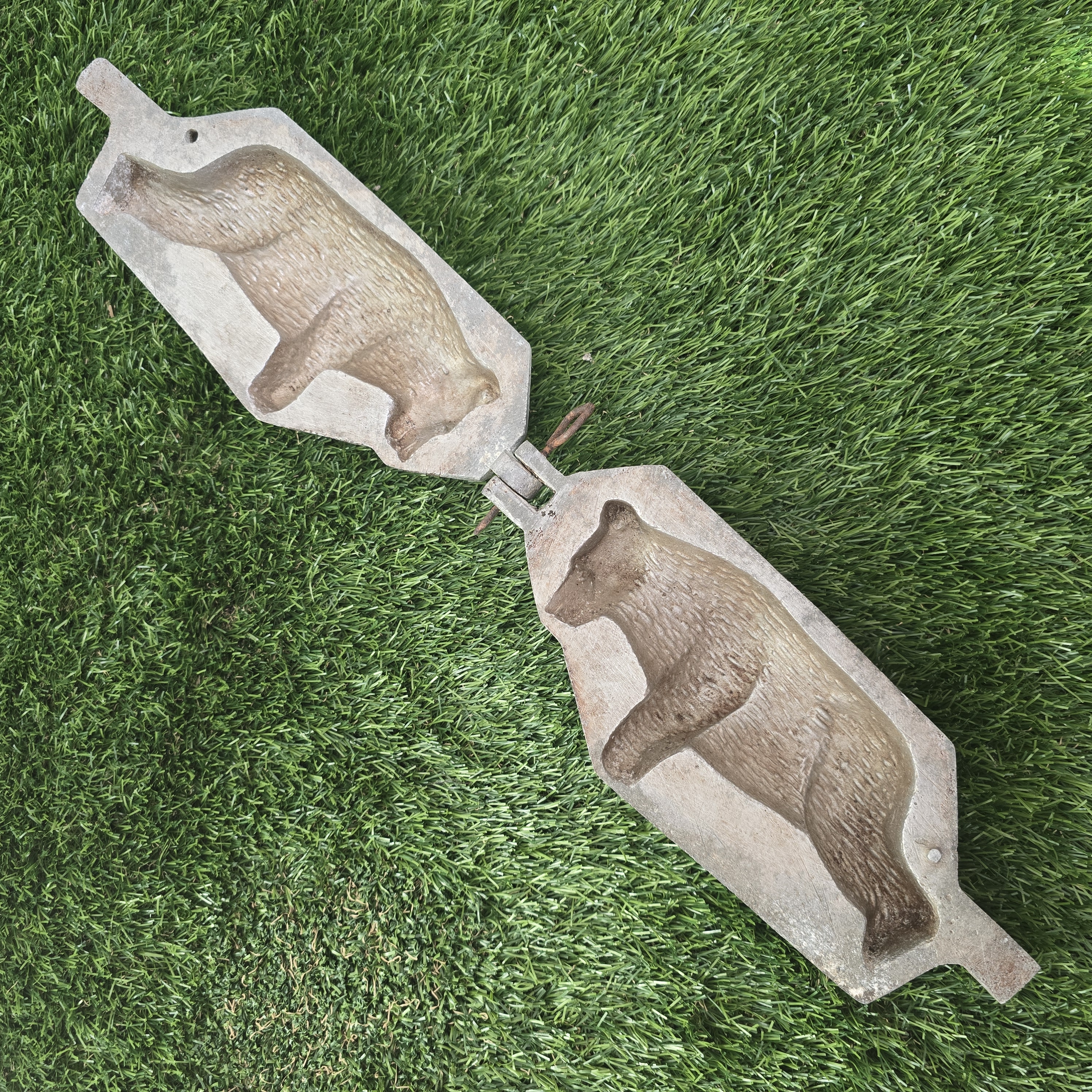 Senovinė meškos keptuvė