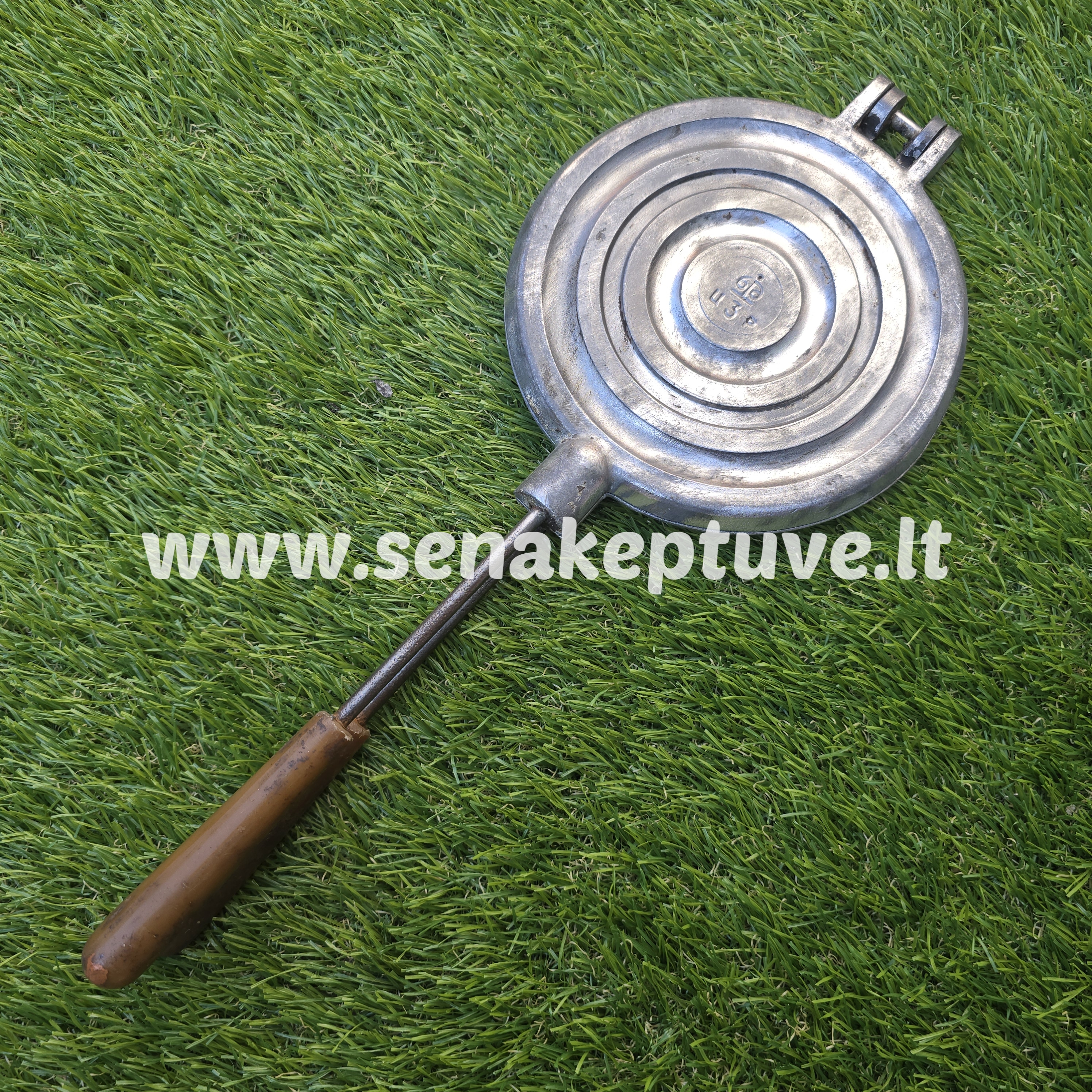 Senovinė vaflių keptuvė