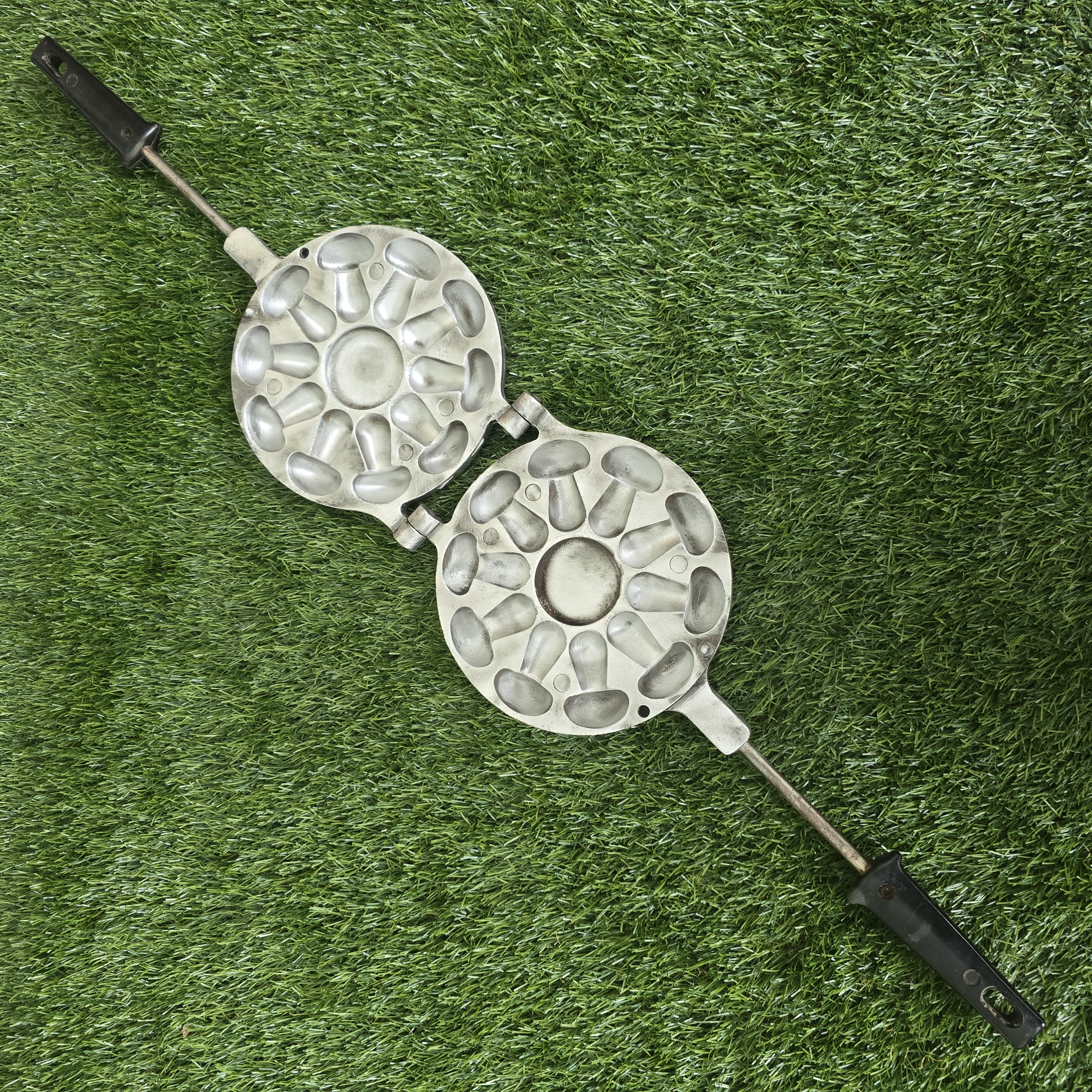 Senovinė grybukų keptuvė