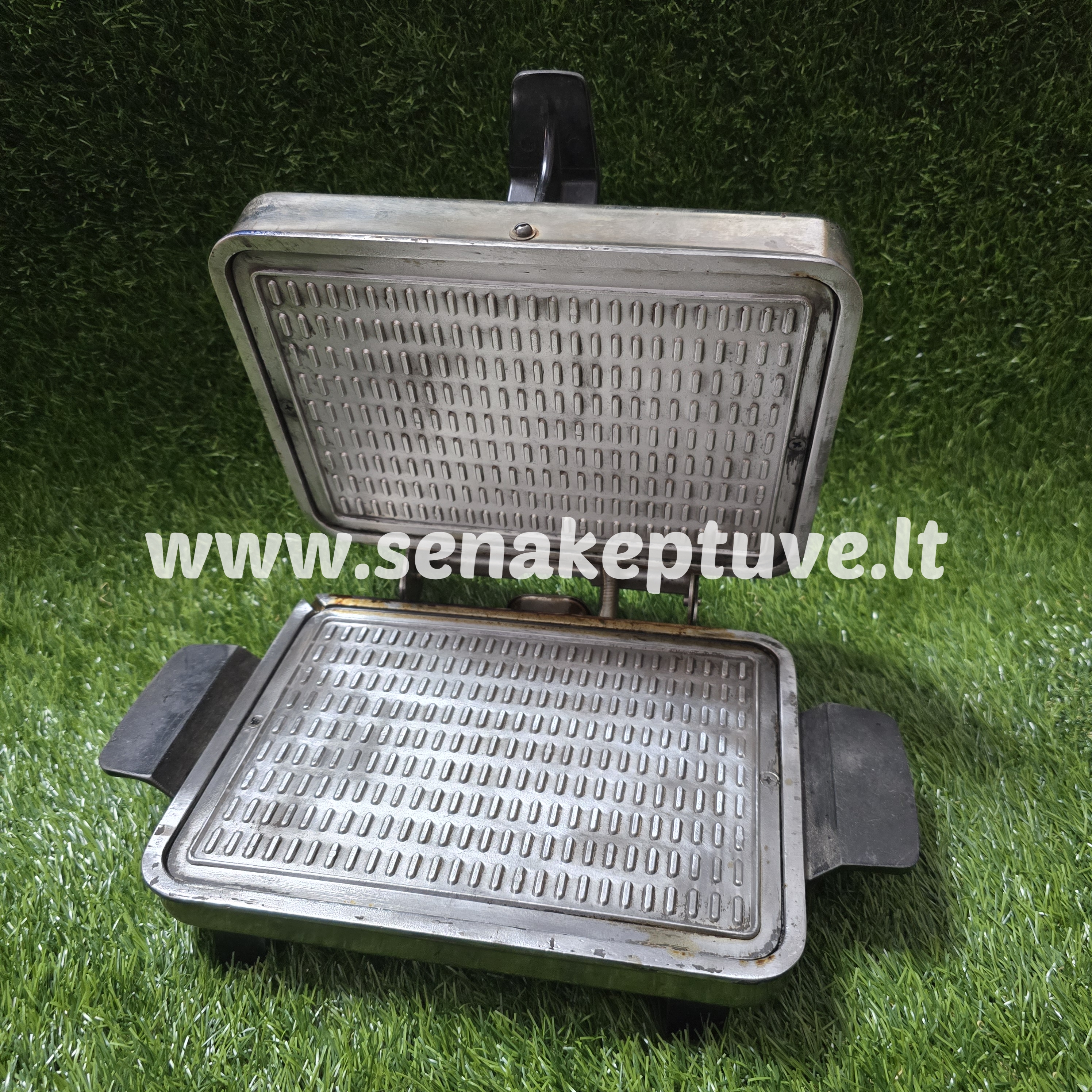 Senovinė elektrinė vaflinė su laidu