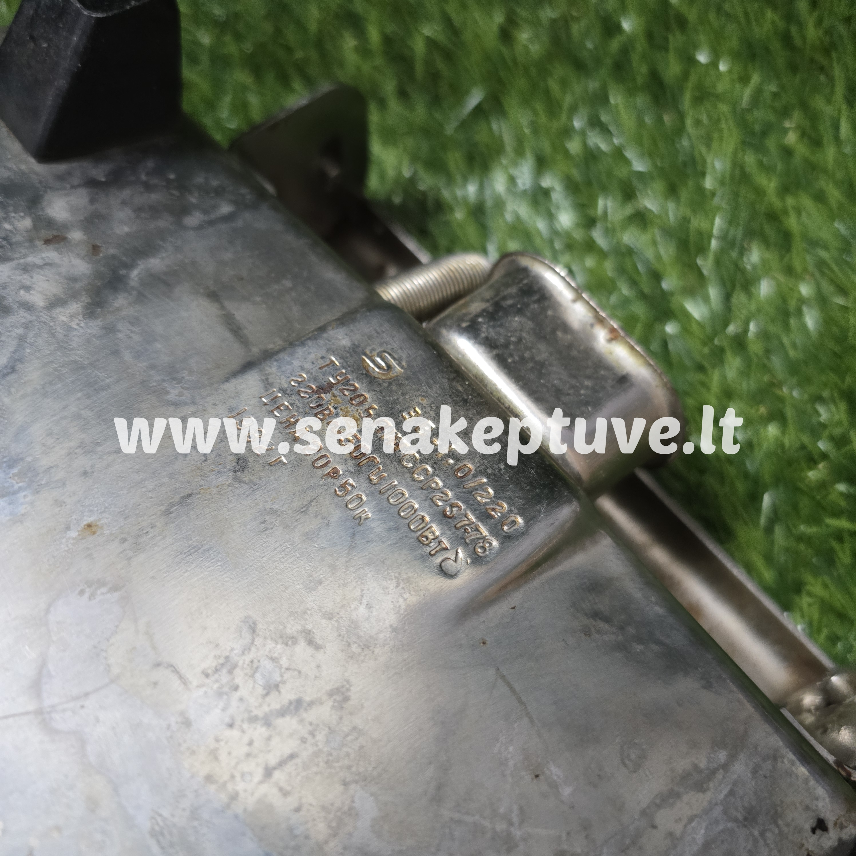 Senovinė elektrinė vaflinė su laidu