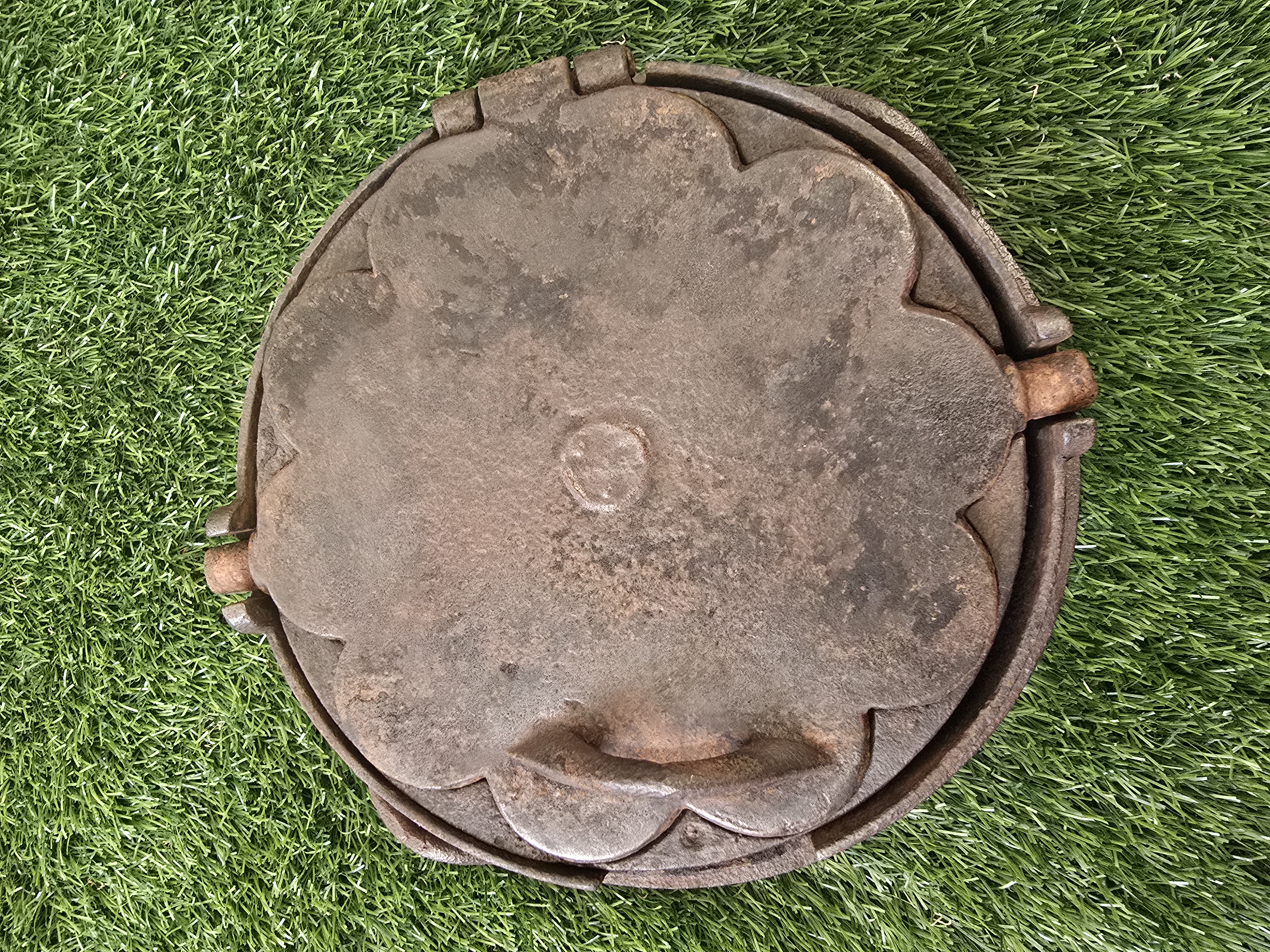 Senovinė vartoma čirvinių blynų keptuvė su rinkėmis