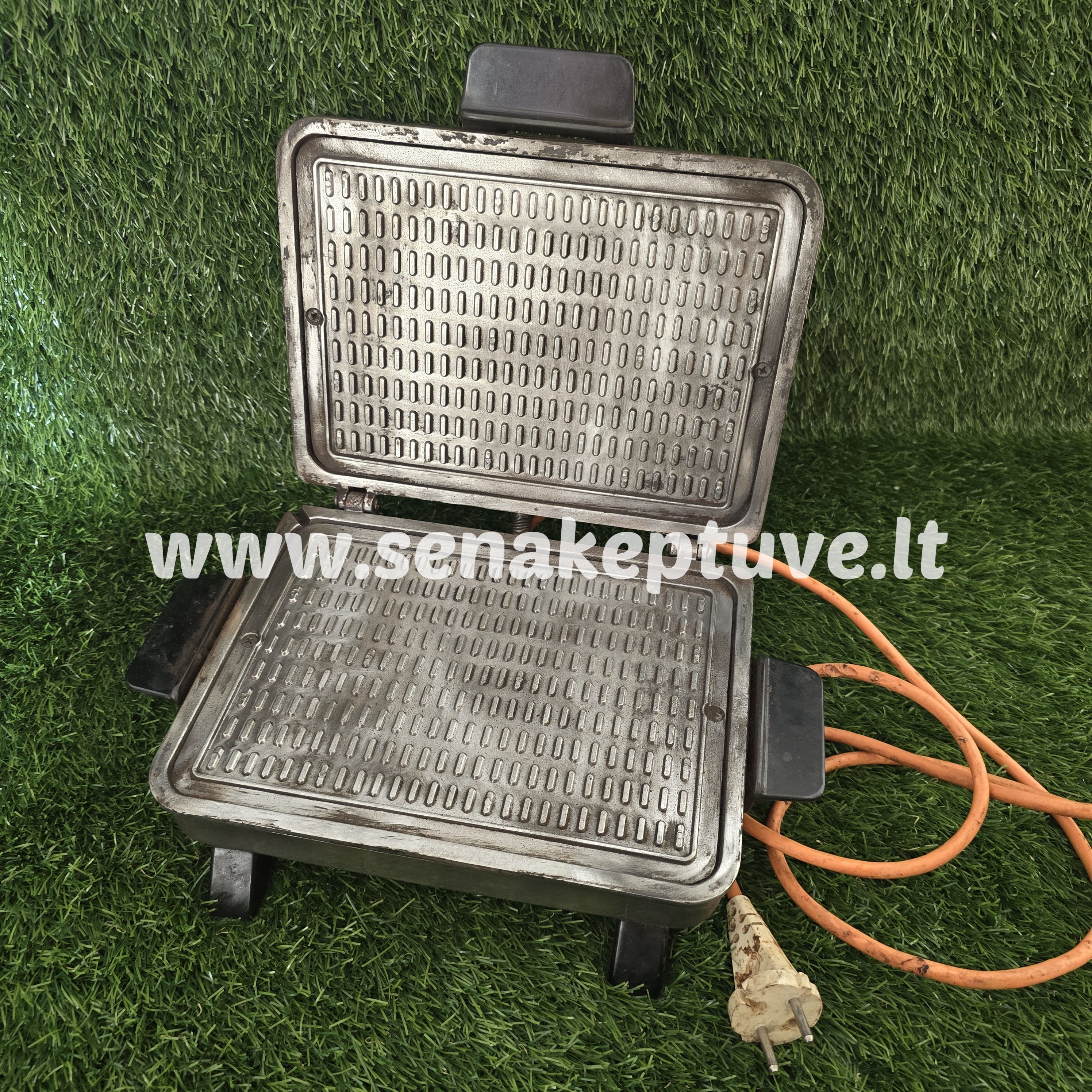 Senovinė elektrinė vaflinė su laidu