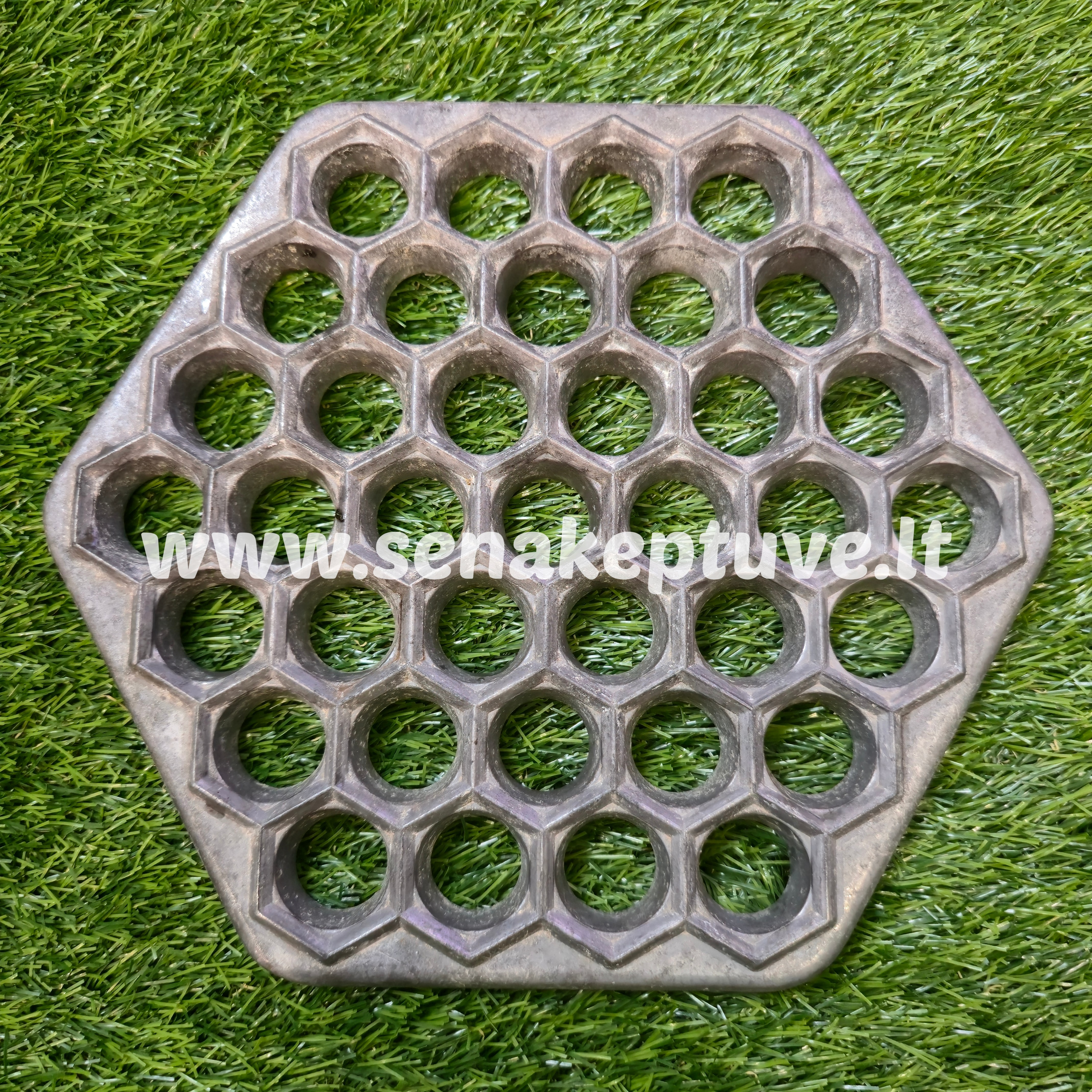 Senovinė koldūnų kepimo forma