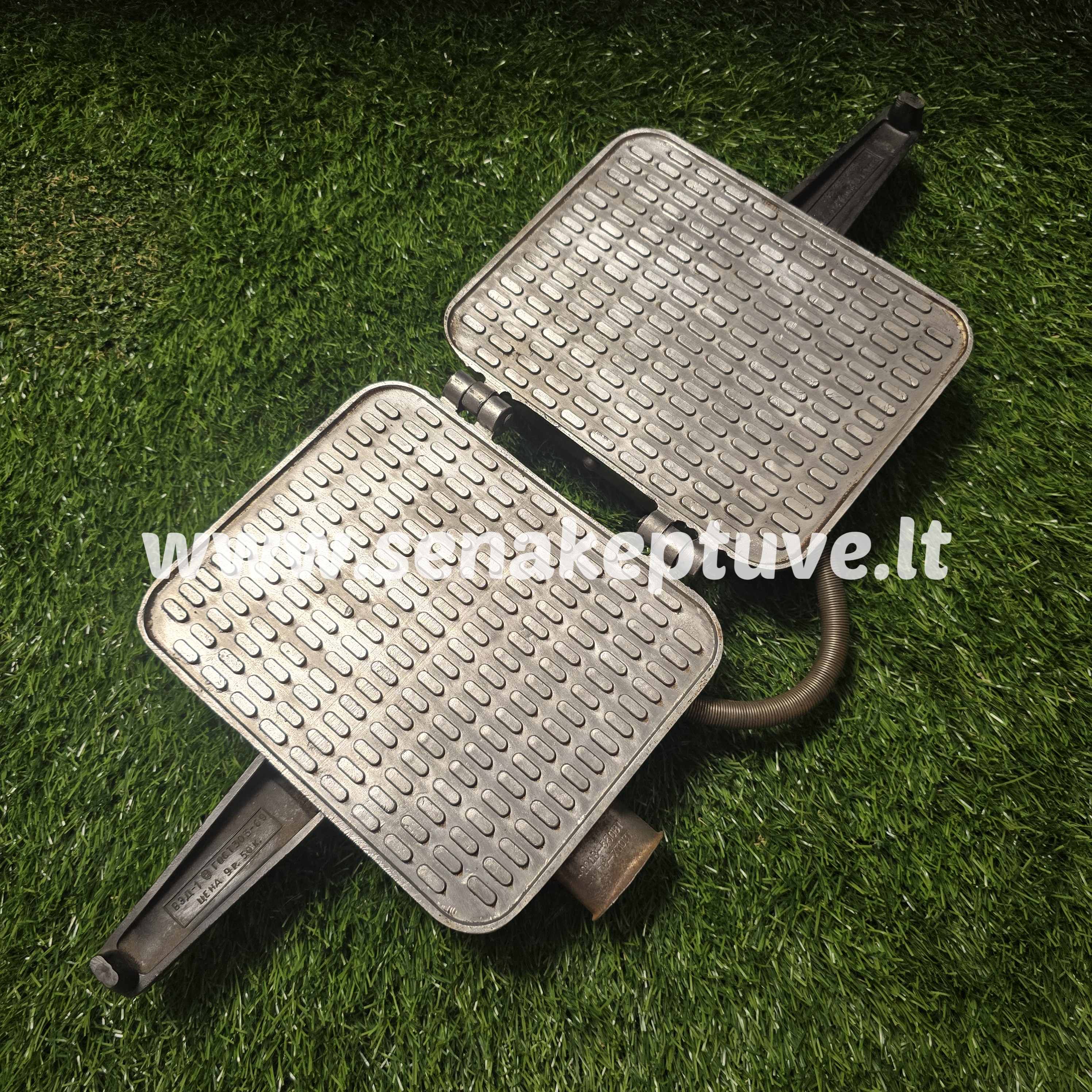 Senovinė elektrinė vaflinė su laidu