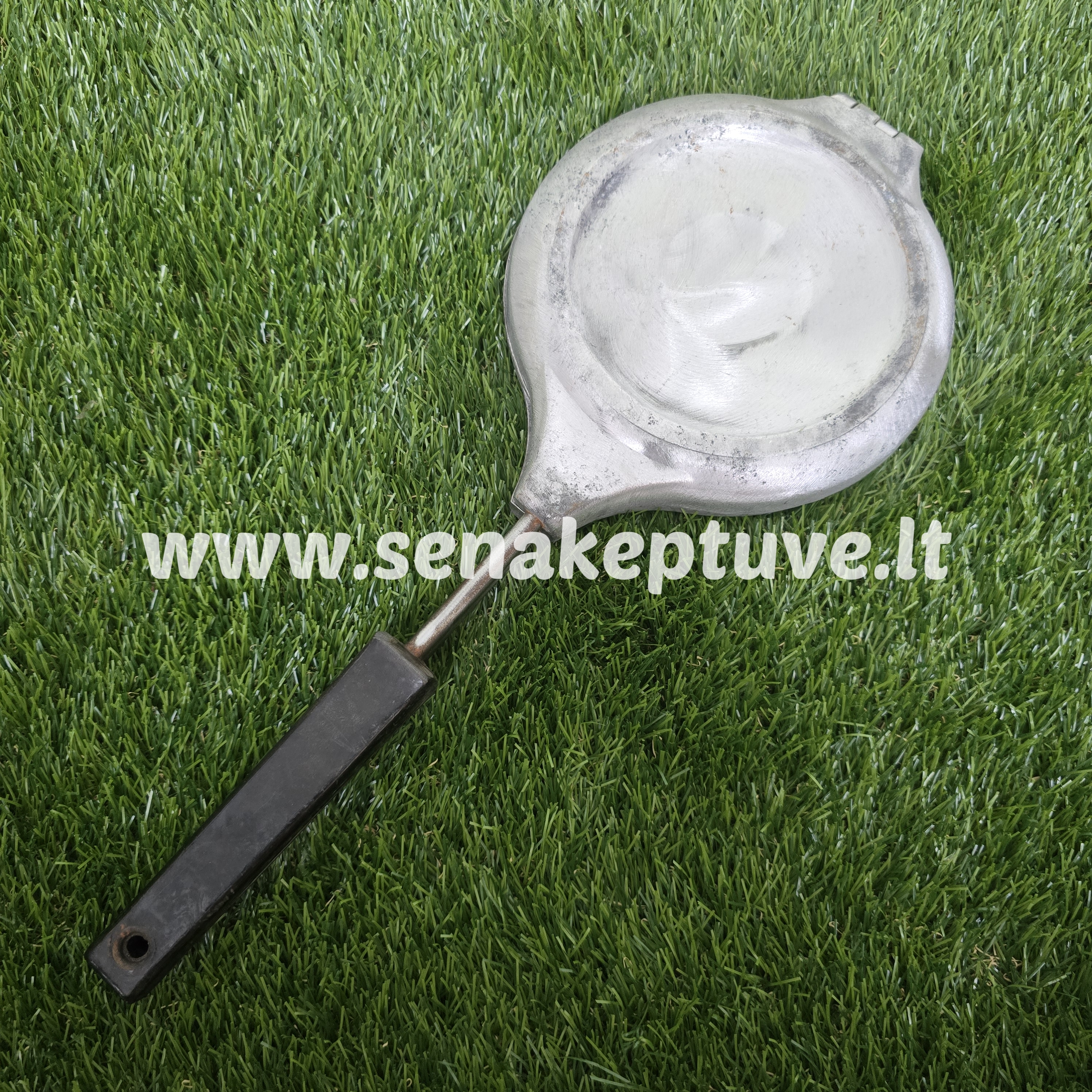 Senovinė asorti (4 kankorėžiai, 3 grybukai, 3 kriauklės, 4 riešutėliai) keptuvė