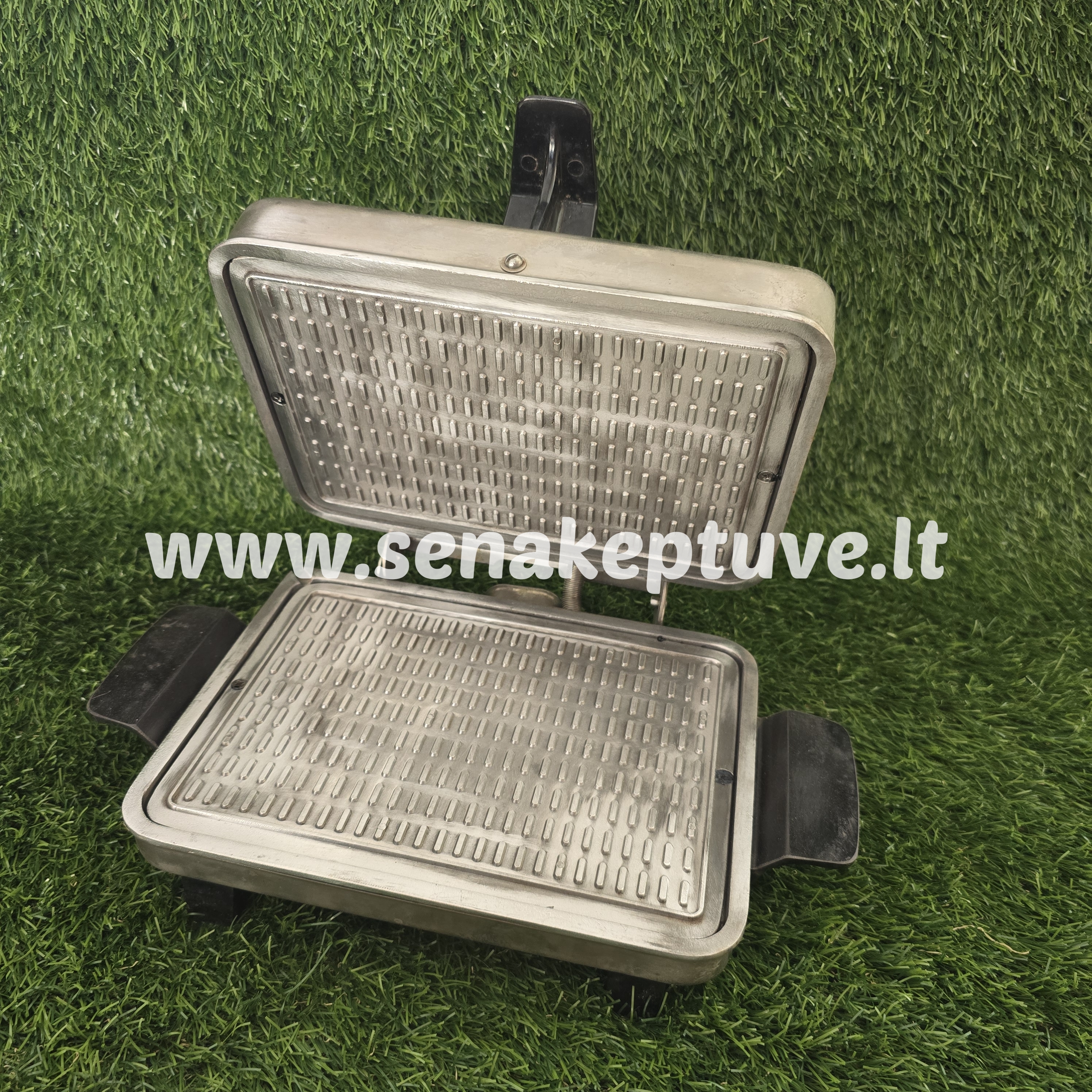 Senovinė elektrinė vaflinė su laidu