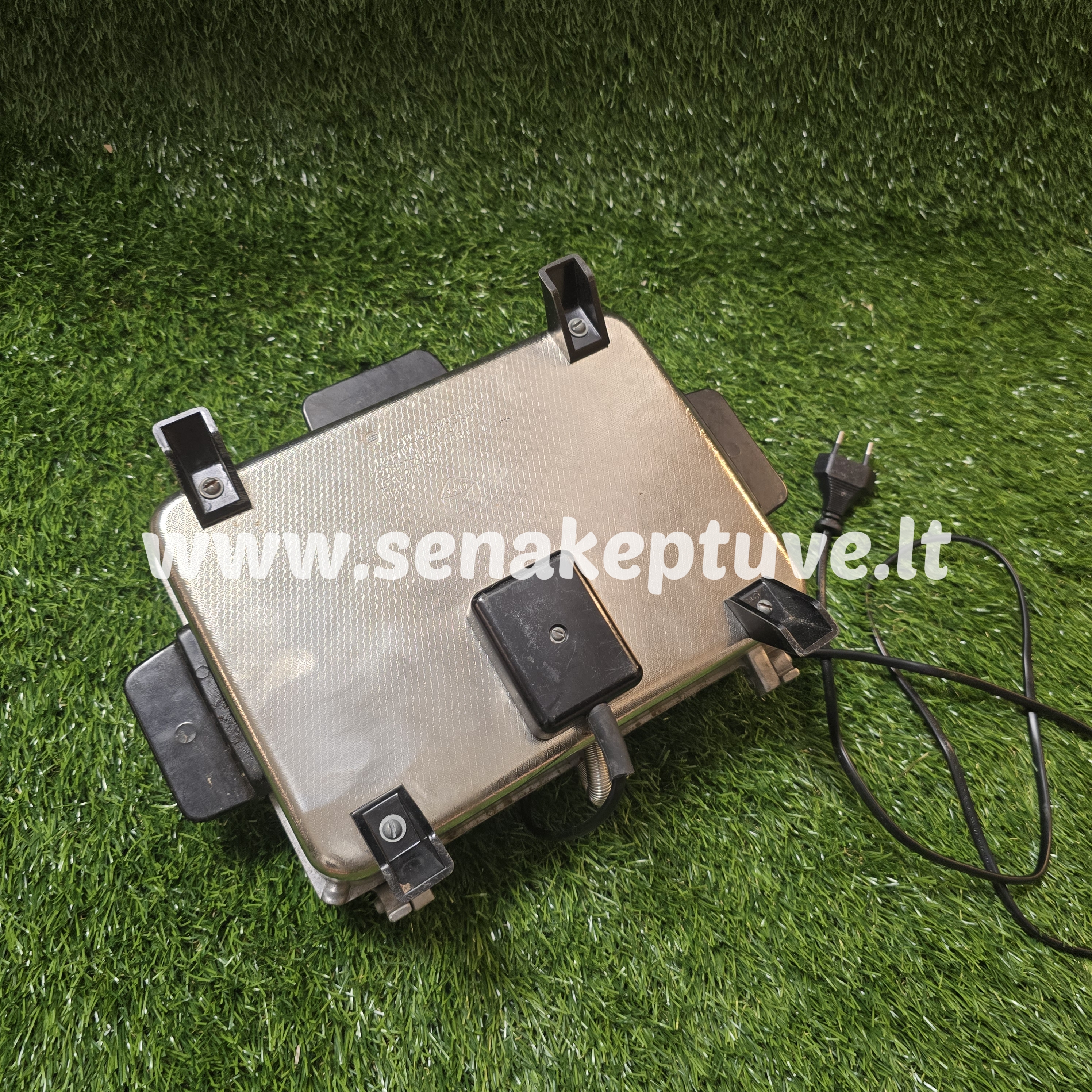 Senovinė elektrinė vaflinė su laidu (nuskilęs karščio reguliatorius)