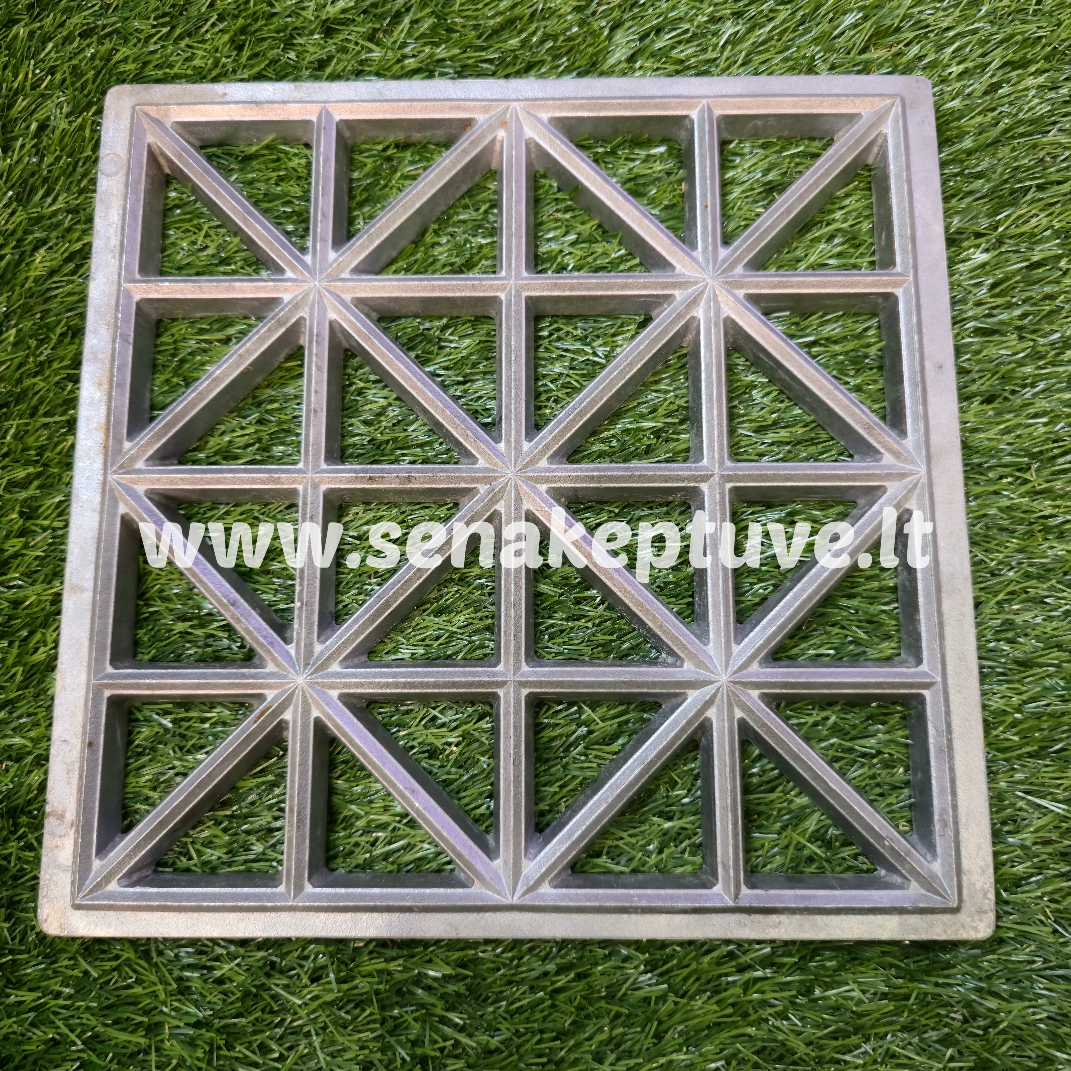 Senovinė koldūnų kepimo forma