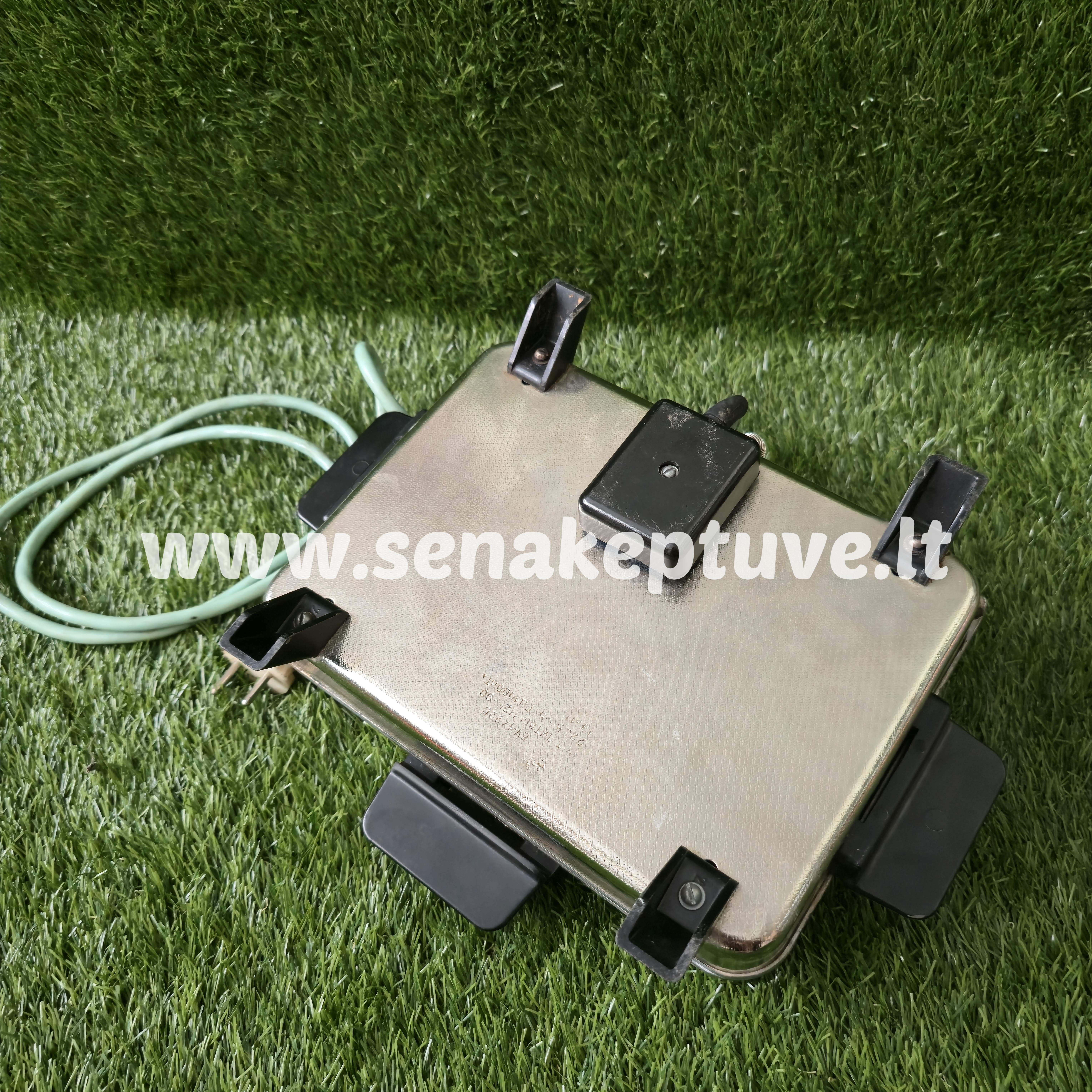 Senovinė elektrinė vaflinė su laidu