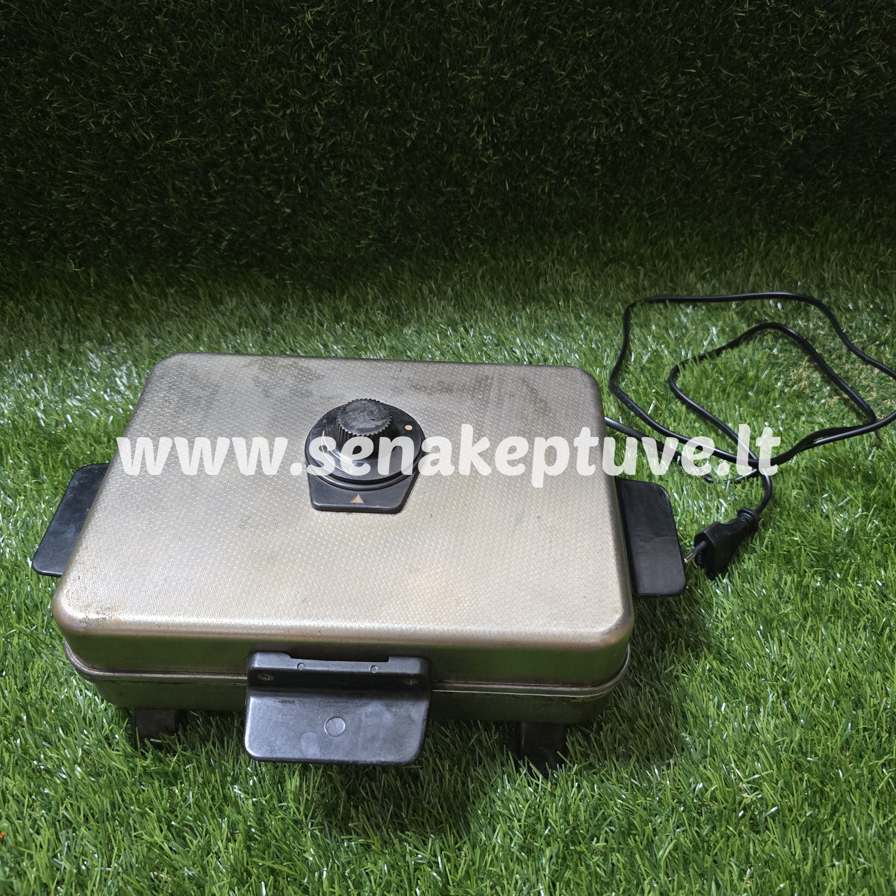 Senovinė elektrinė vaflinė su laidu