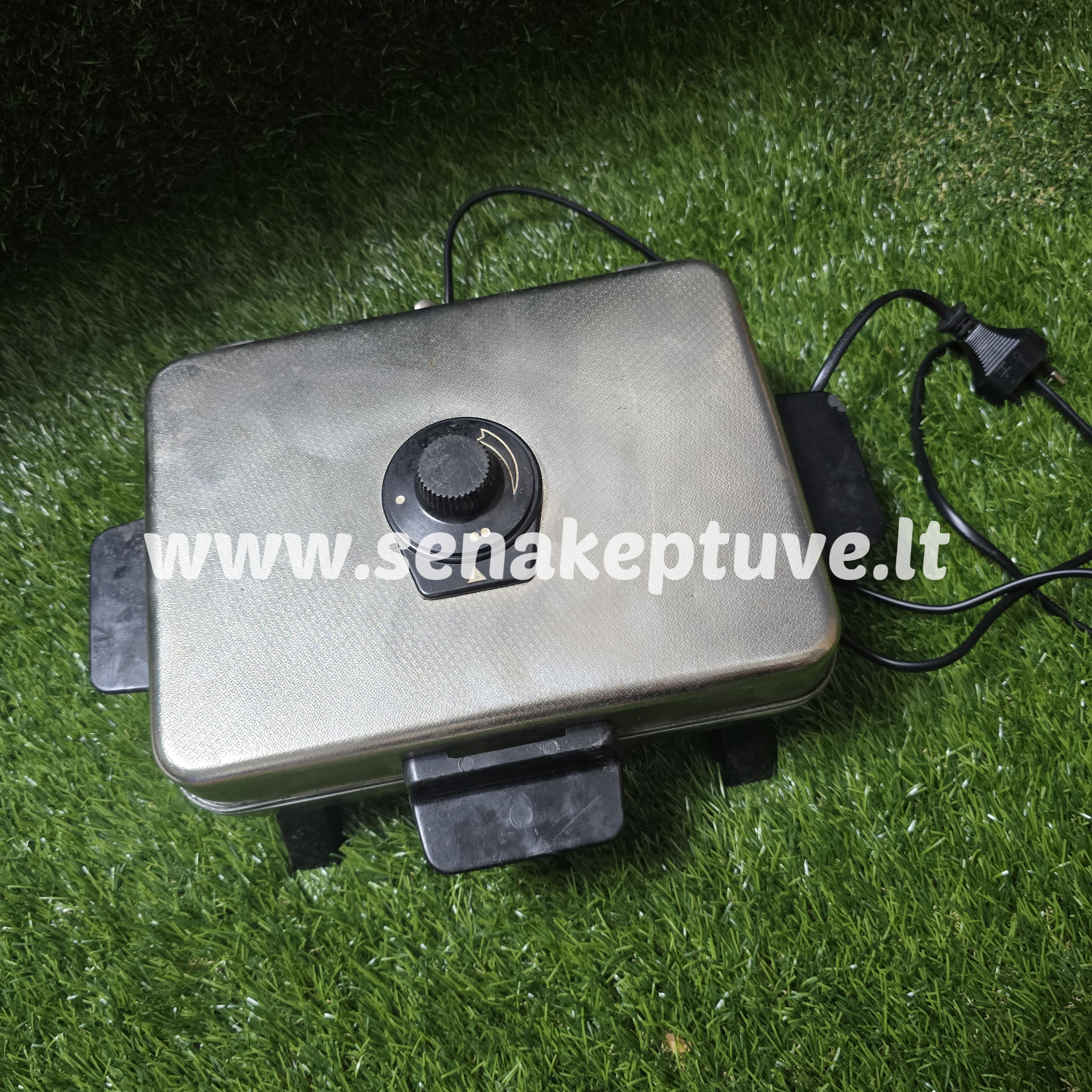 Senovinė elektrinė vaflinė su laidu