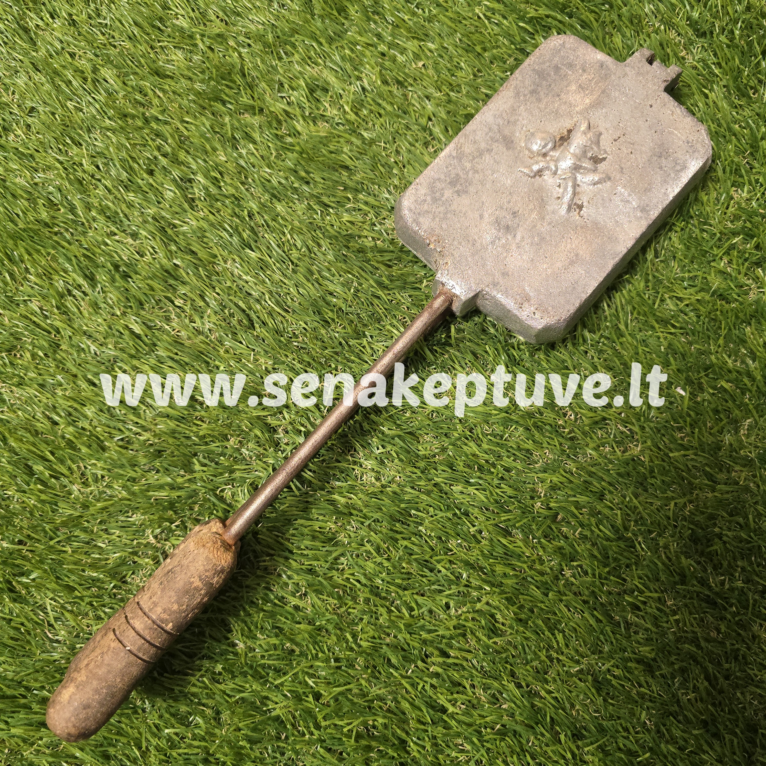 Senovinė asorti keptuvė (paukštelis, zuikutis, 2 voverės)