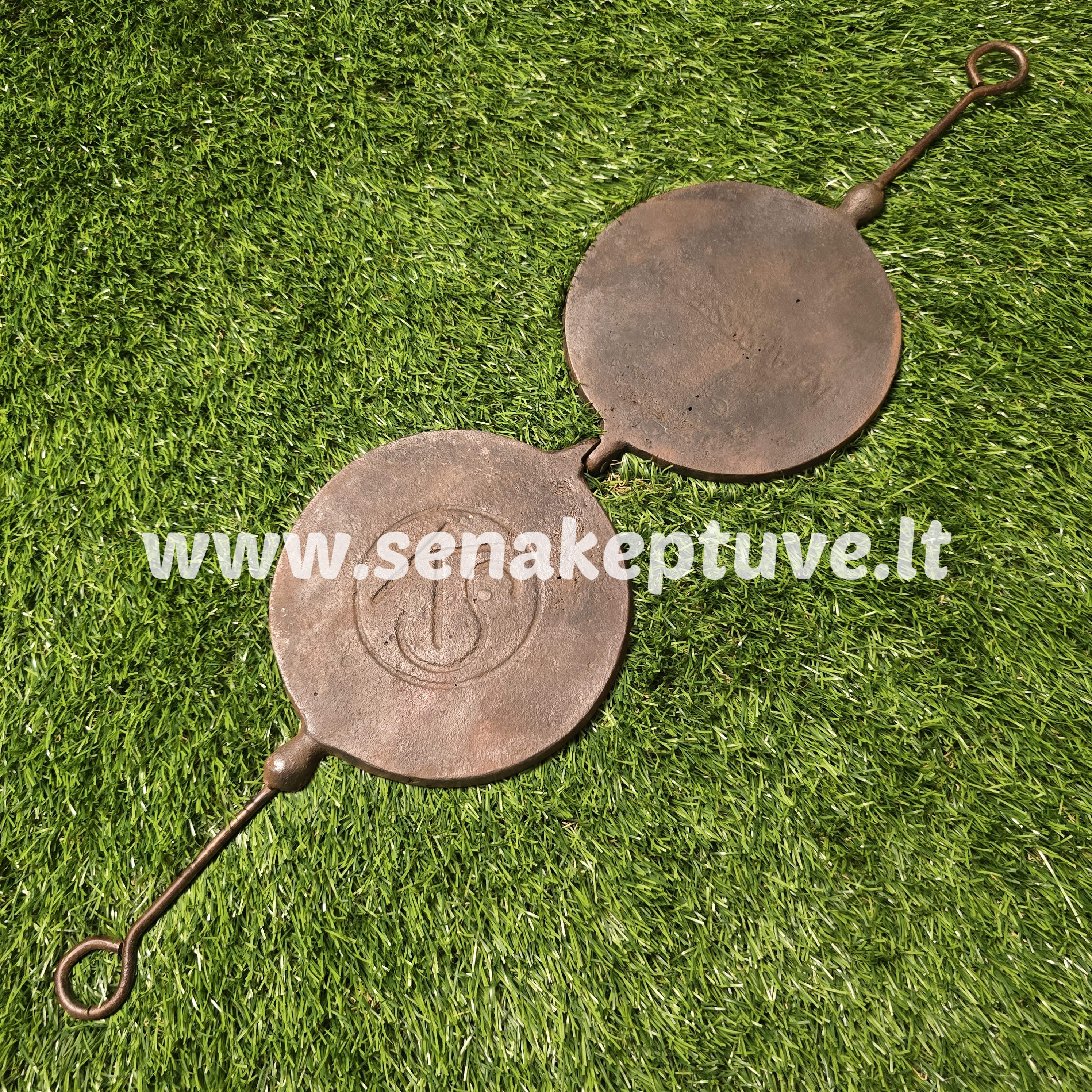 Senovinė ketaus plonų vaflių keptuvė