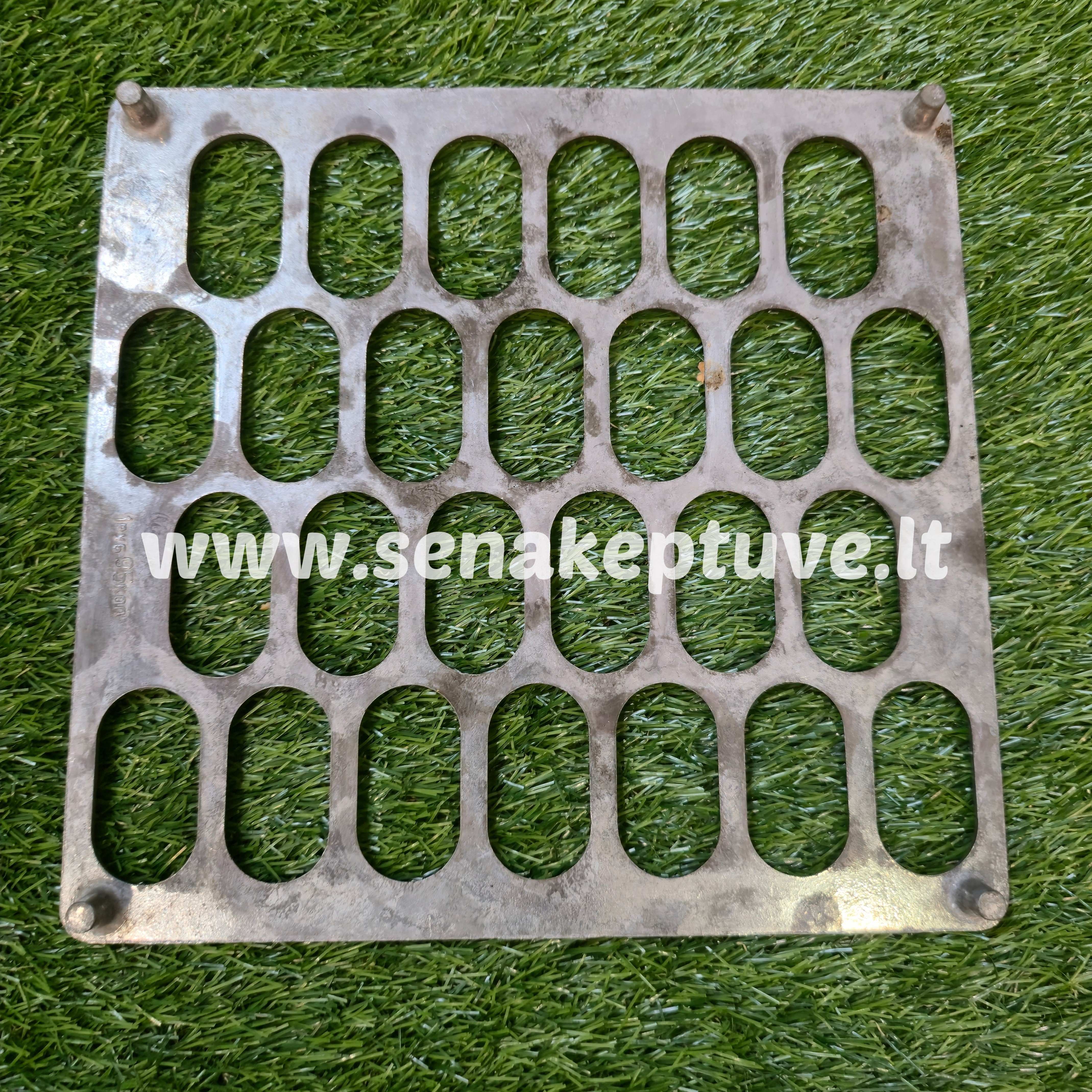 Senovinė koldūnų kepimo forma