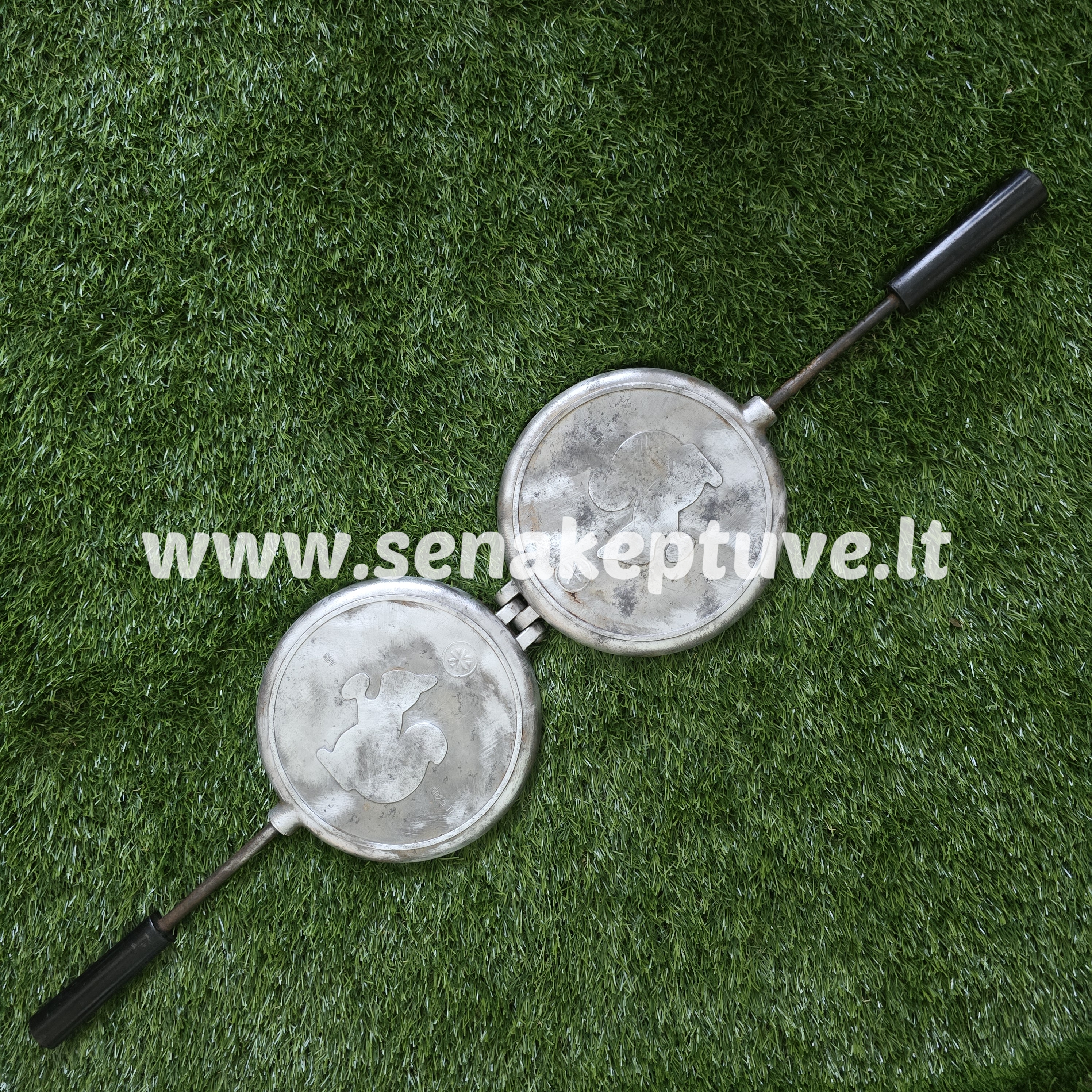 Senovinė asorti keptuvė (2 voveraitės ir 3 grybukai)