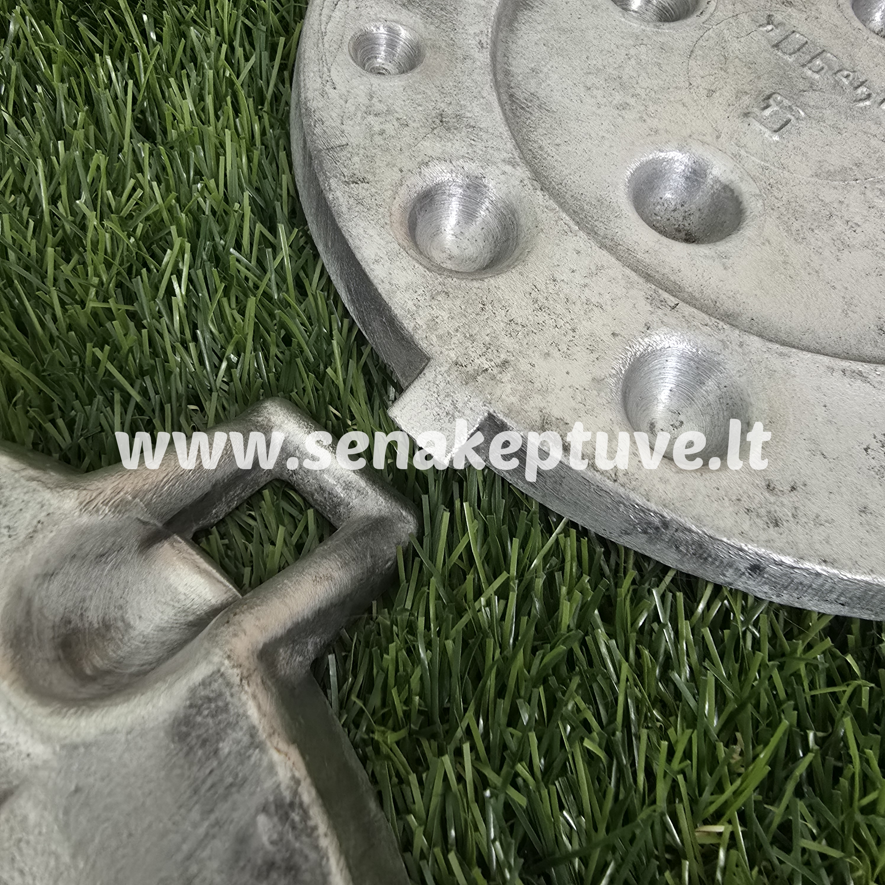 Senovinė asorti (4 grybukai, 4 kankorėžiai, 8 riešutėliai) keptuvė