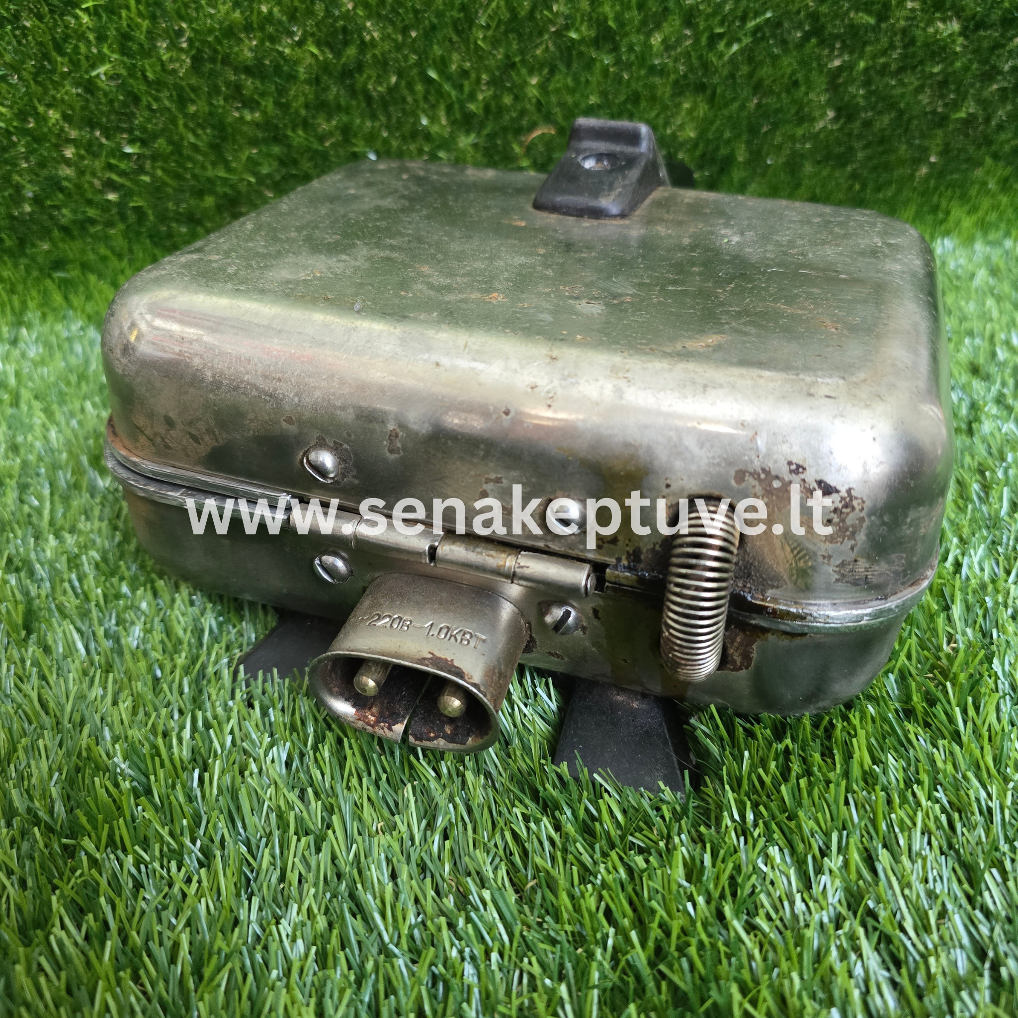 Senovinė elektrinė vaflinė su laidu