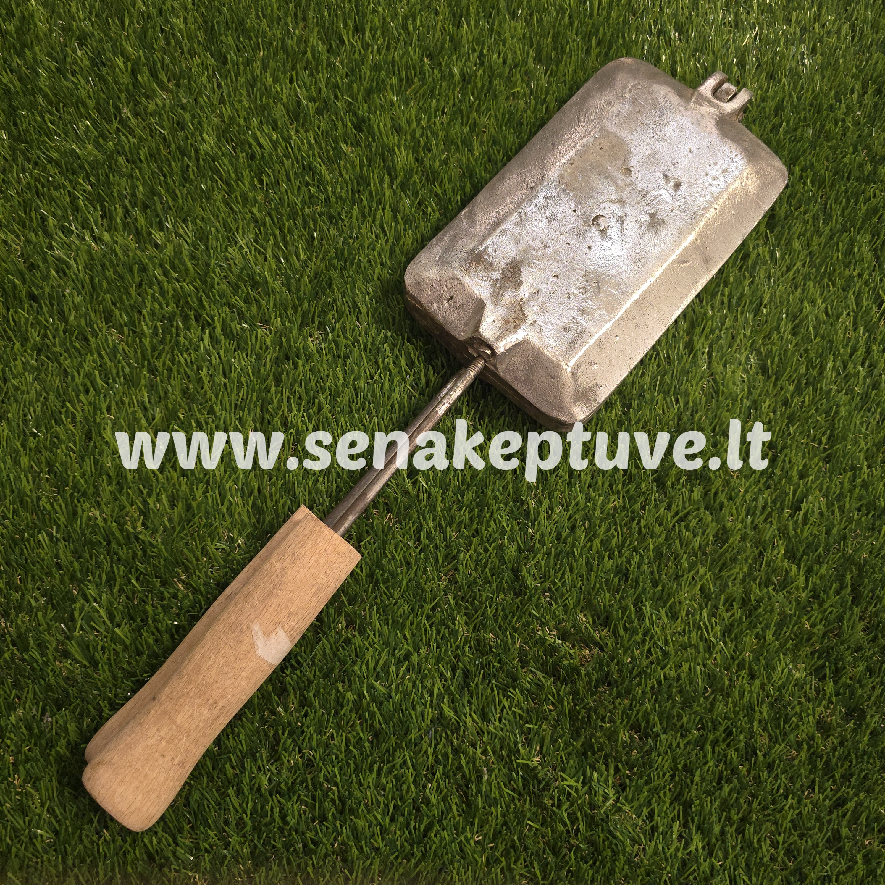 Senovinė asorti (2 grybukai, 2 voveraitės, kiškutis, paukštelis) keptuvė