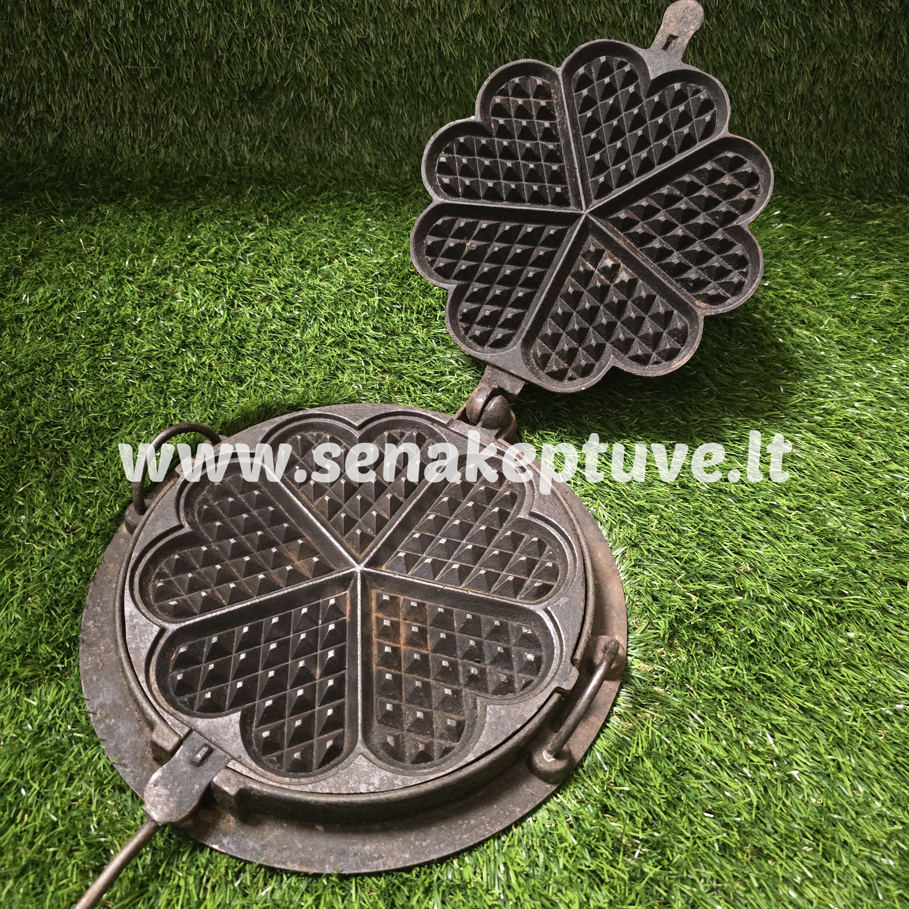 Senovinė ketaus vartoma čirvinių blynų keptuvė Husqvarna žiedu ir rankena 