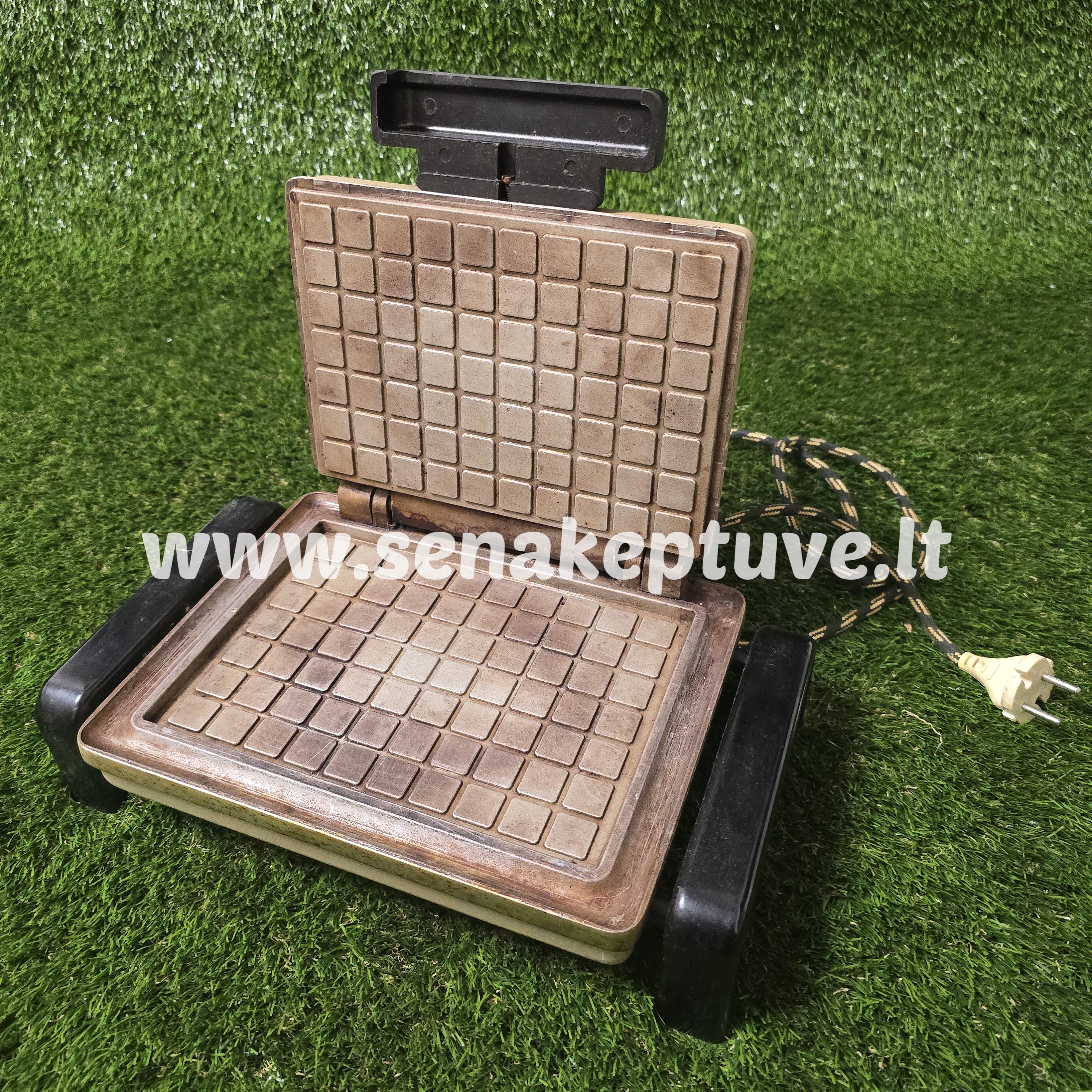 Senovinė elektrinė vaflinė su laidu ploniems vafliams