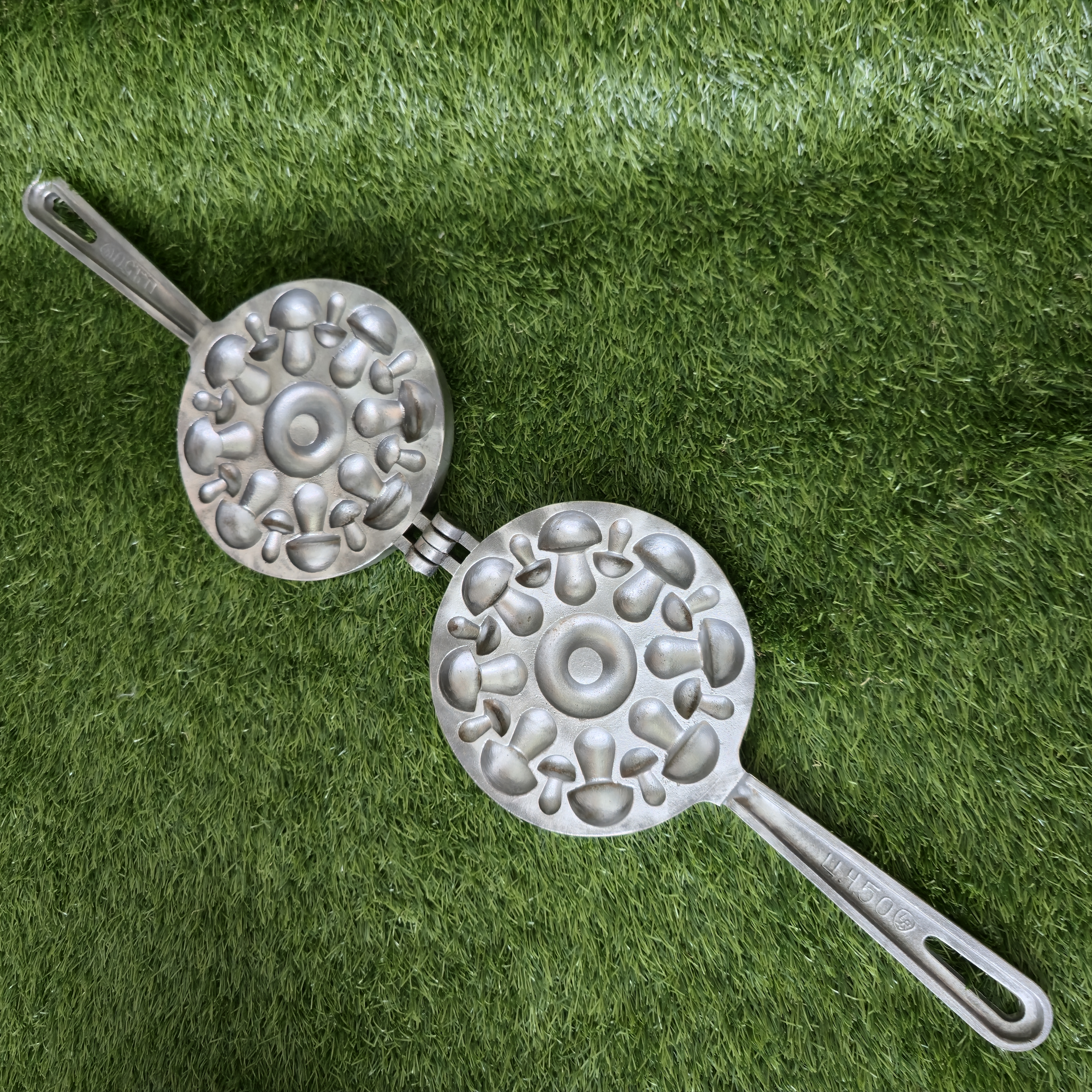 Senovinė grybukų keptuvė