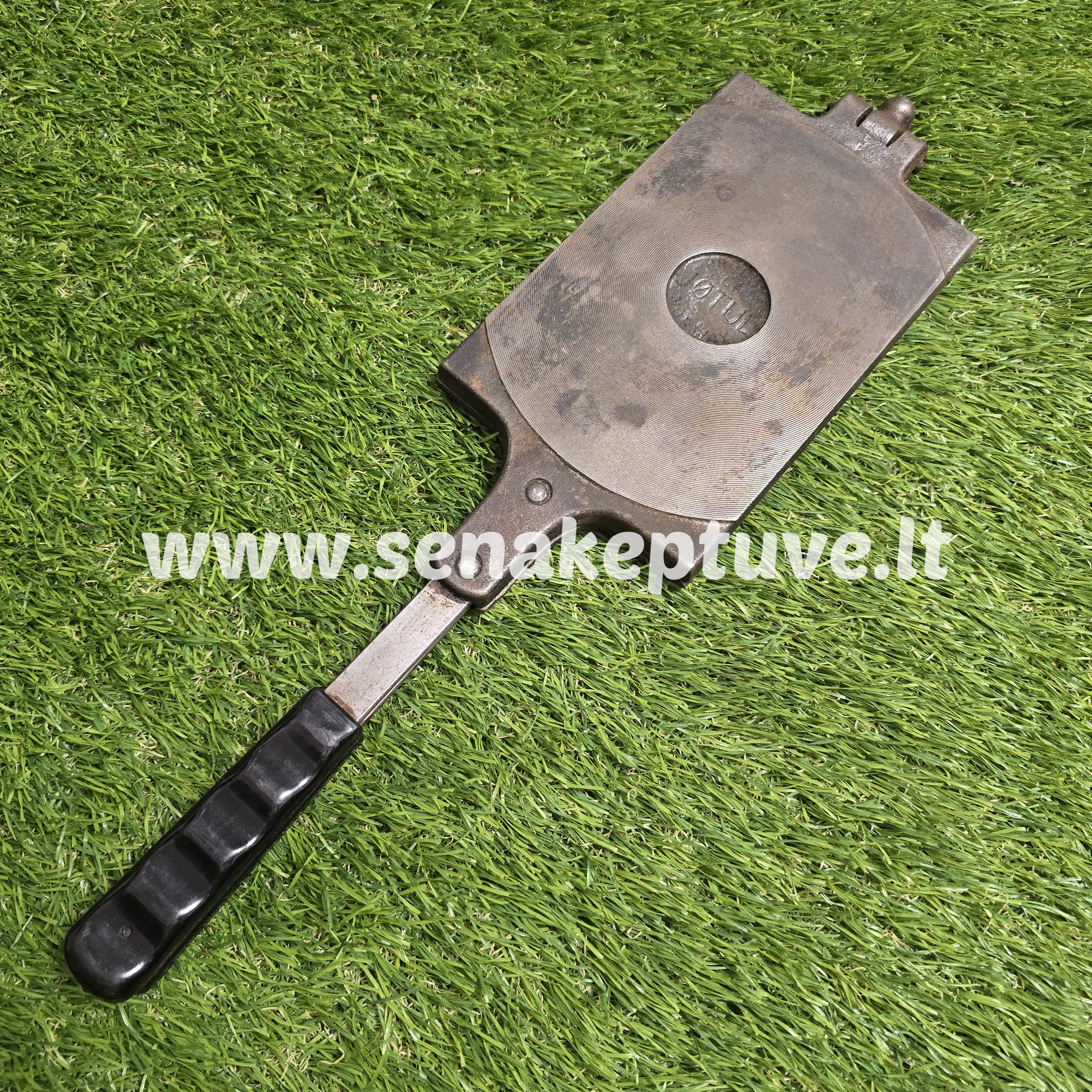 Senovinė ketaus plonų vaflių keptuvė