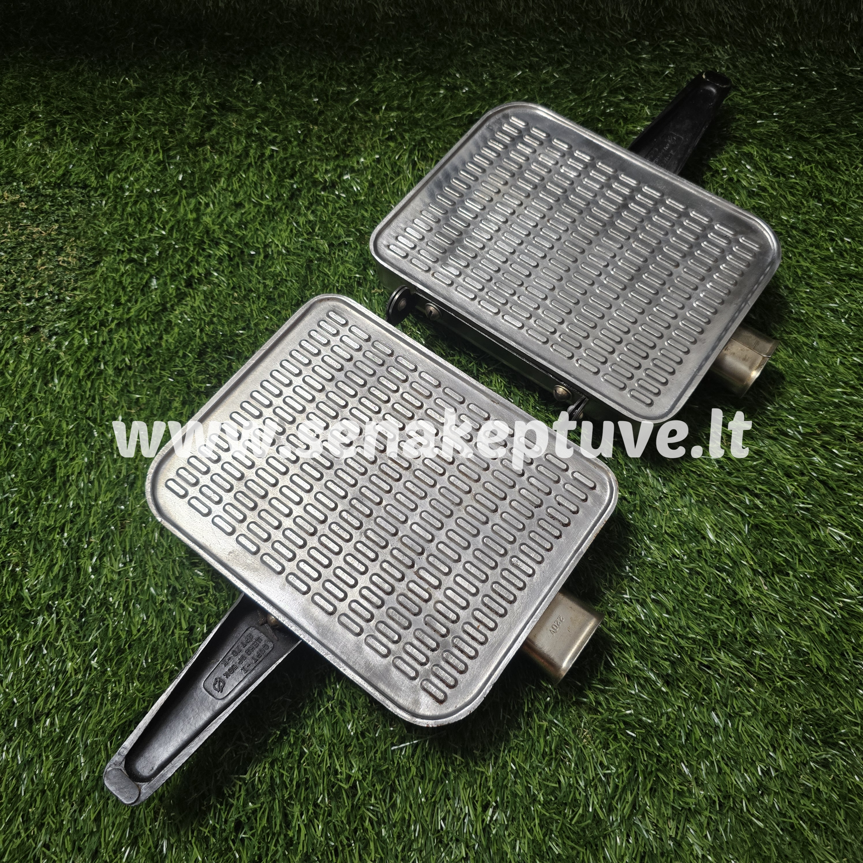 Senovinė elektrinė vaflinė su laidu