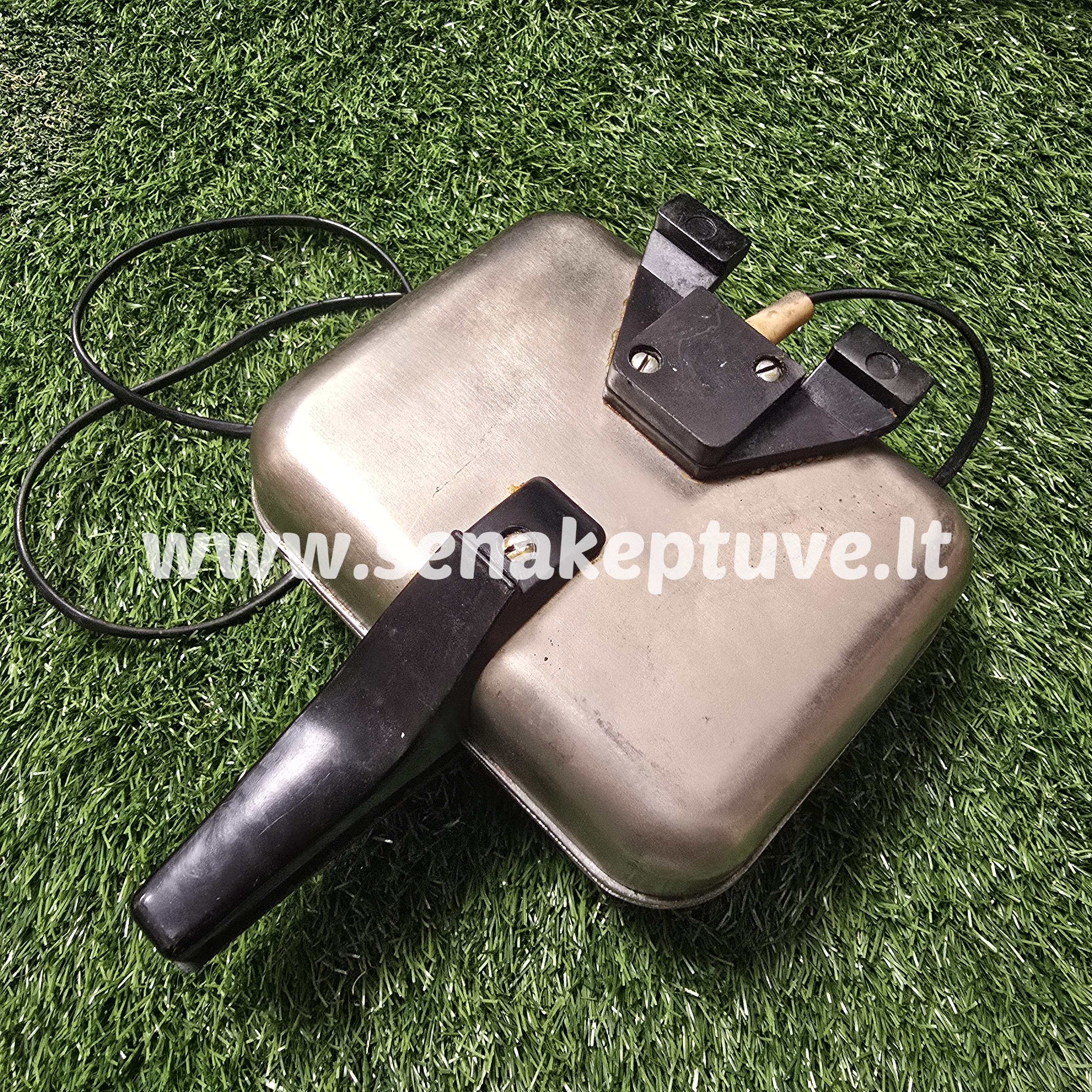 Senovinė elektrinė vaflinė su laidu