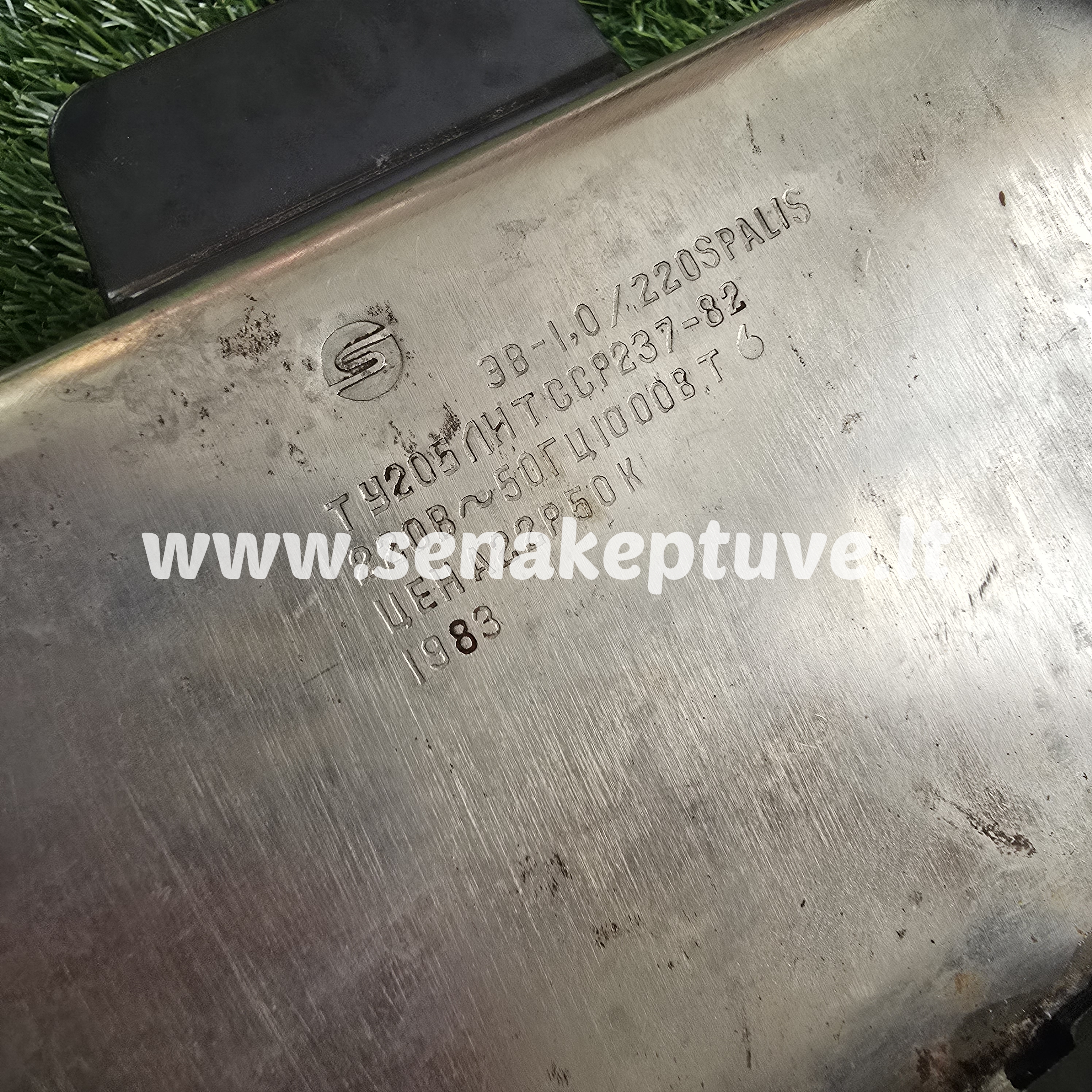 Senovinė elektrinė vaflinė su laidu