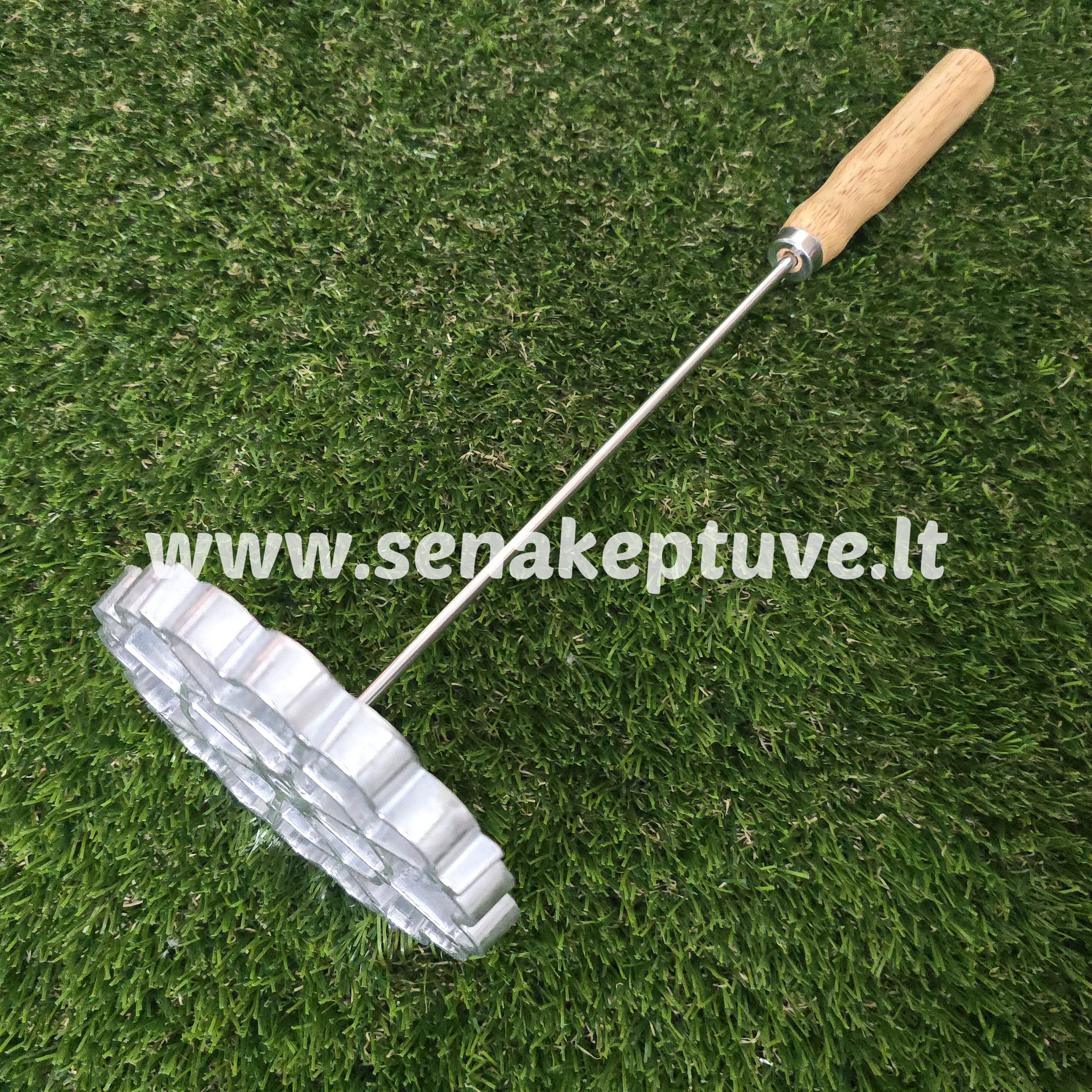 Šiuolaikinė žagarėlių formelė su koteliu