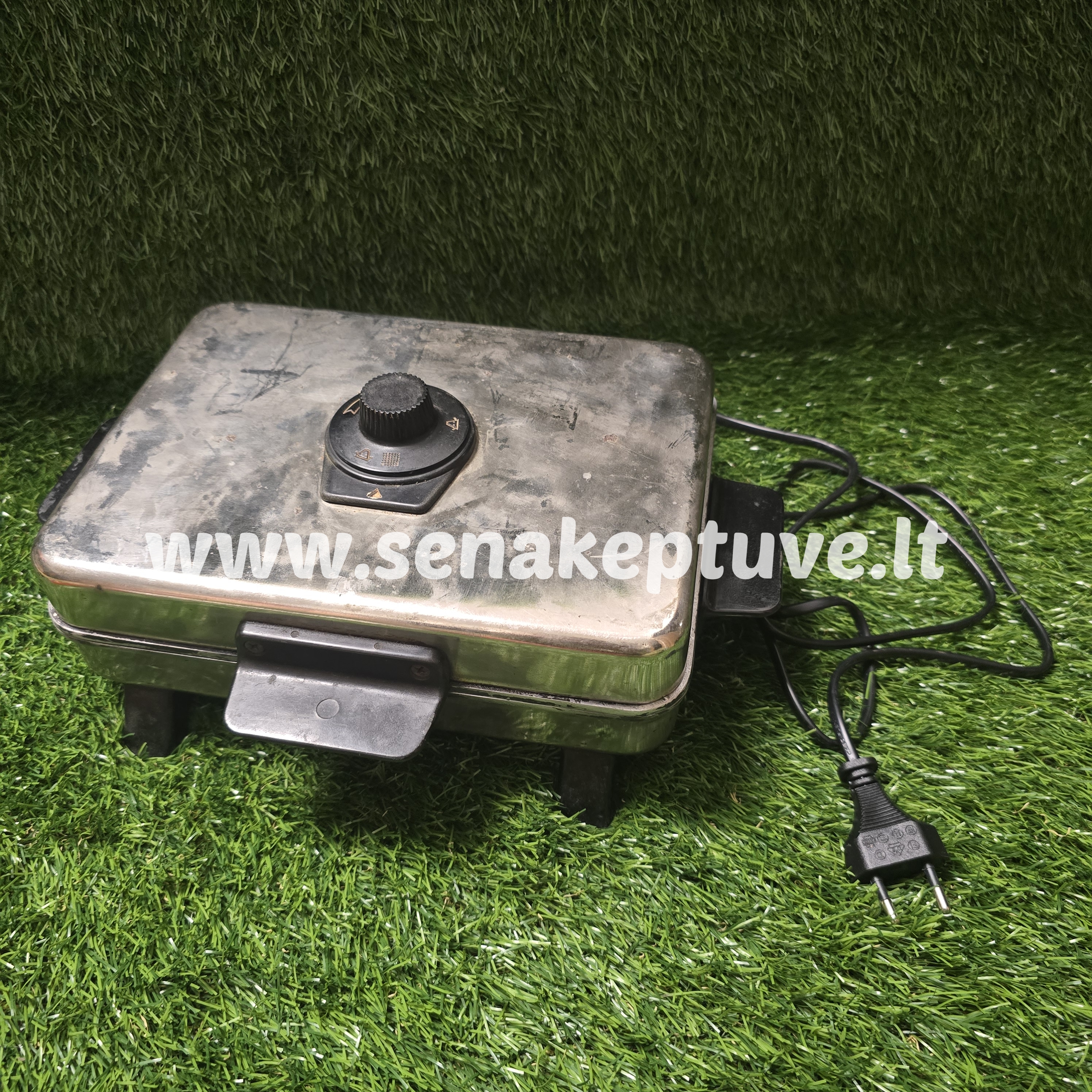 Senovinė elektrinė vaflinė su laidu (suklijuotas apatinis dangtelis)