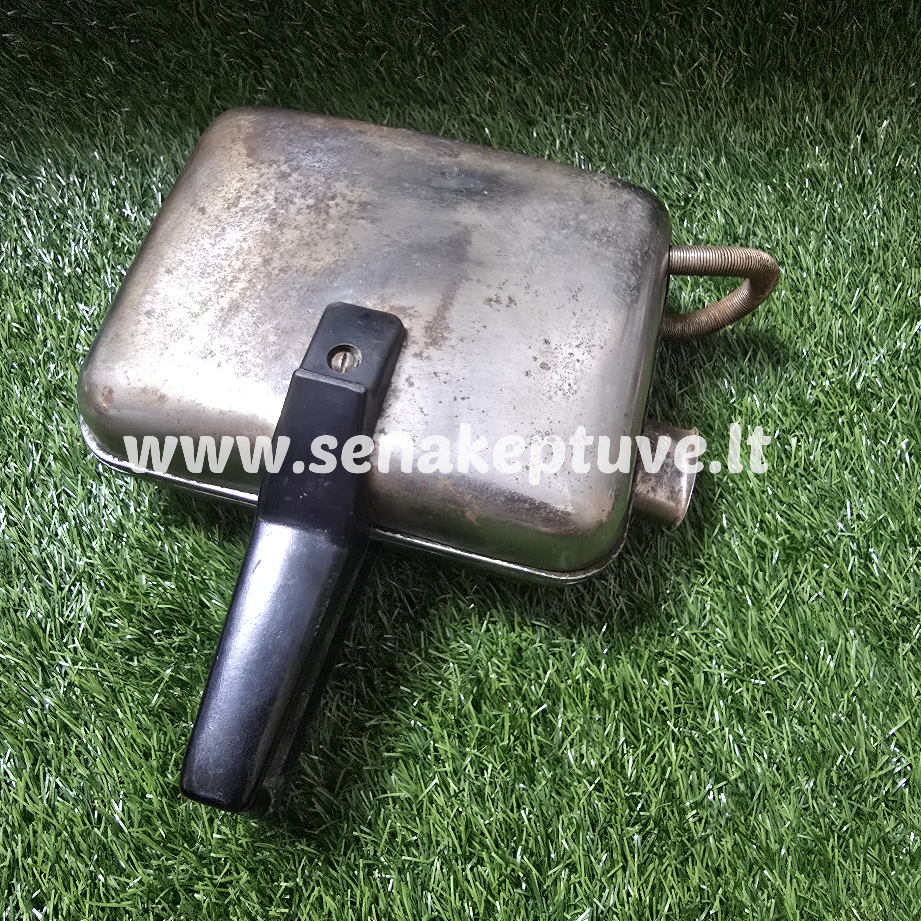 Senovinė elektrinė vaflinė su laidu