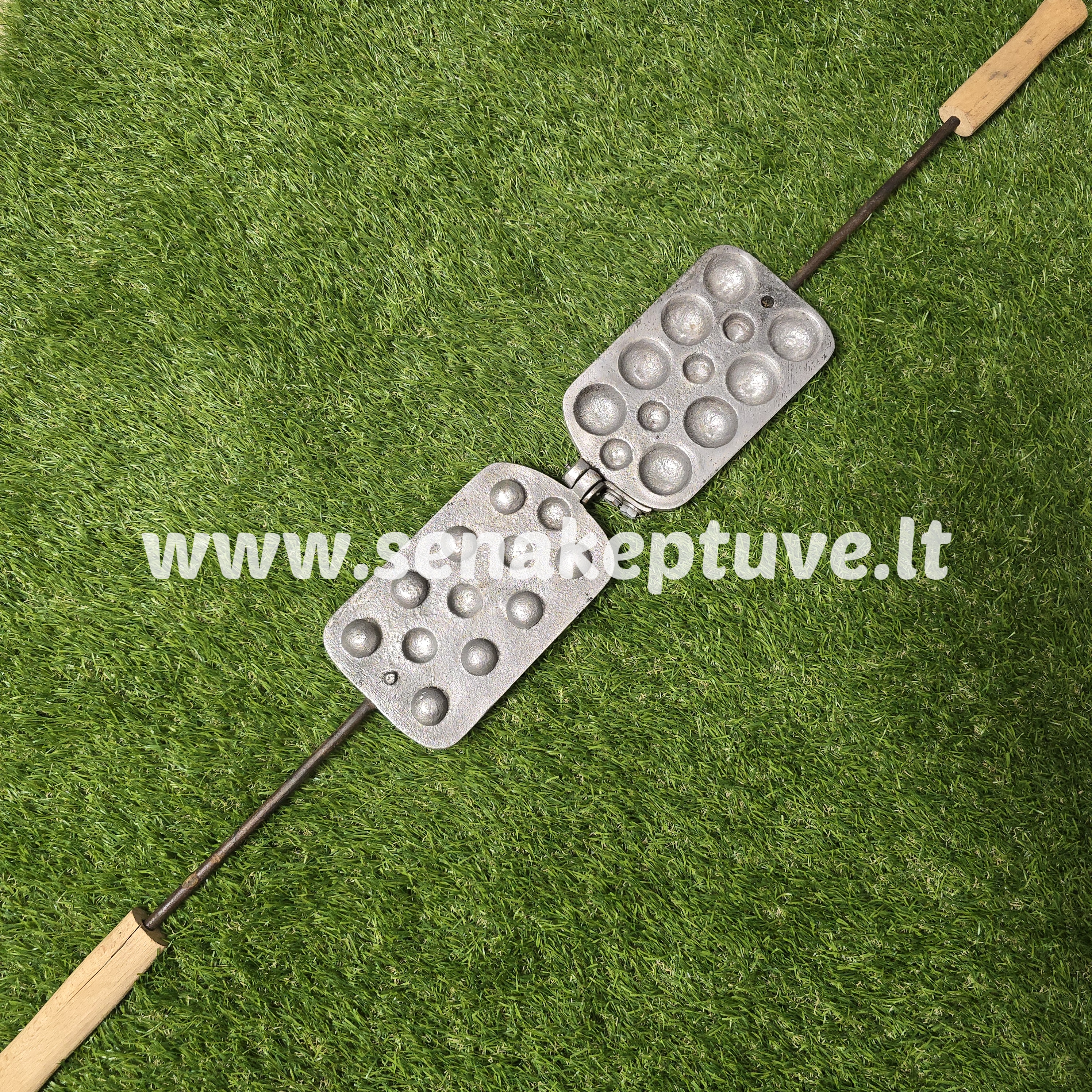 Senovinė kaštonų keptuvė