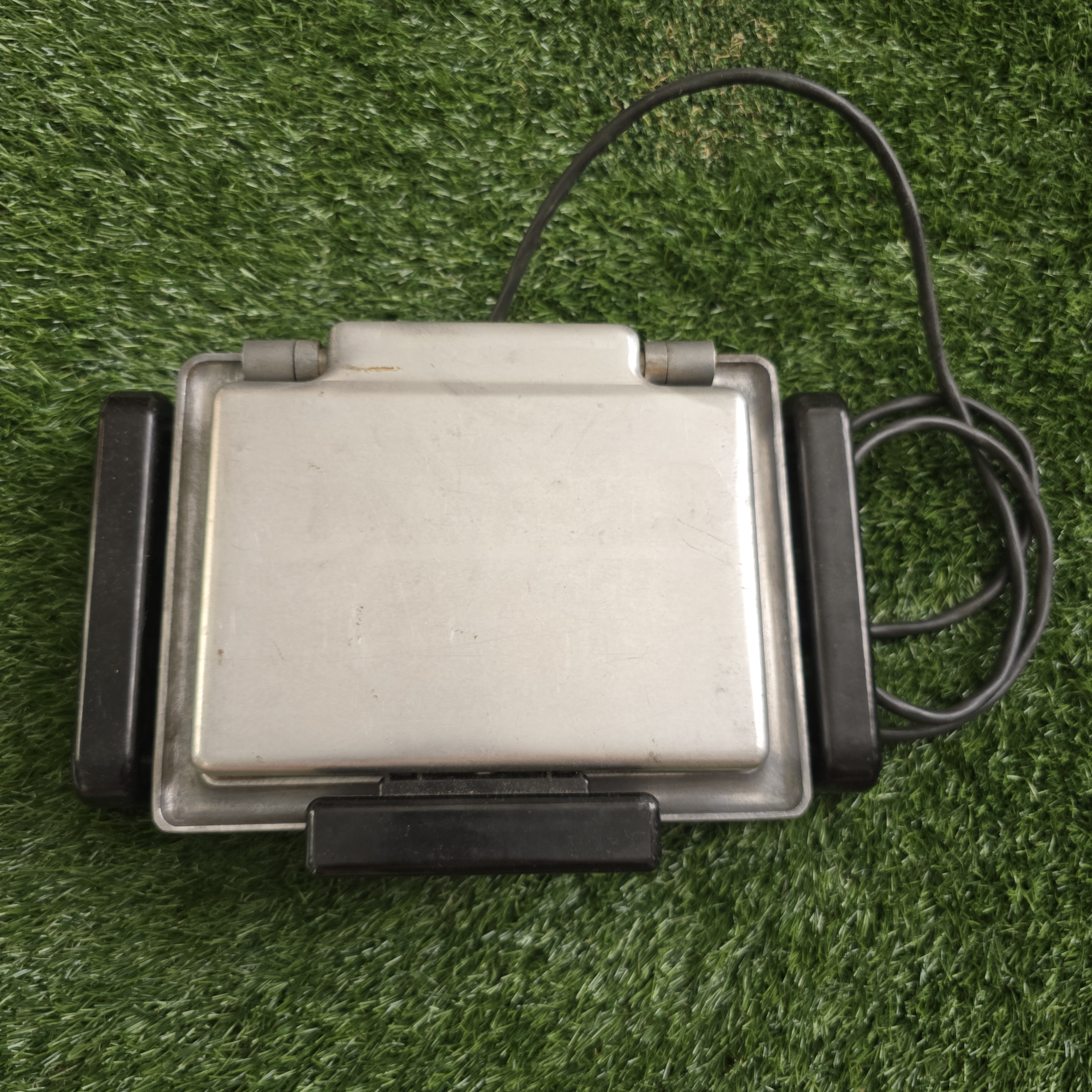 Senovinė elektrinė vaflinė su laidu ploniems vafliams