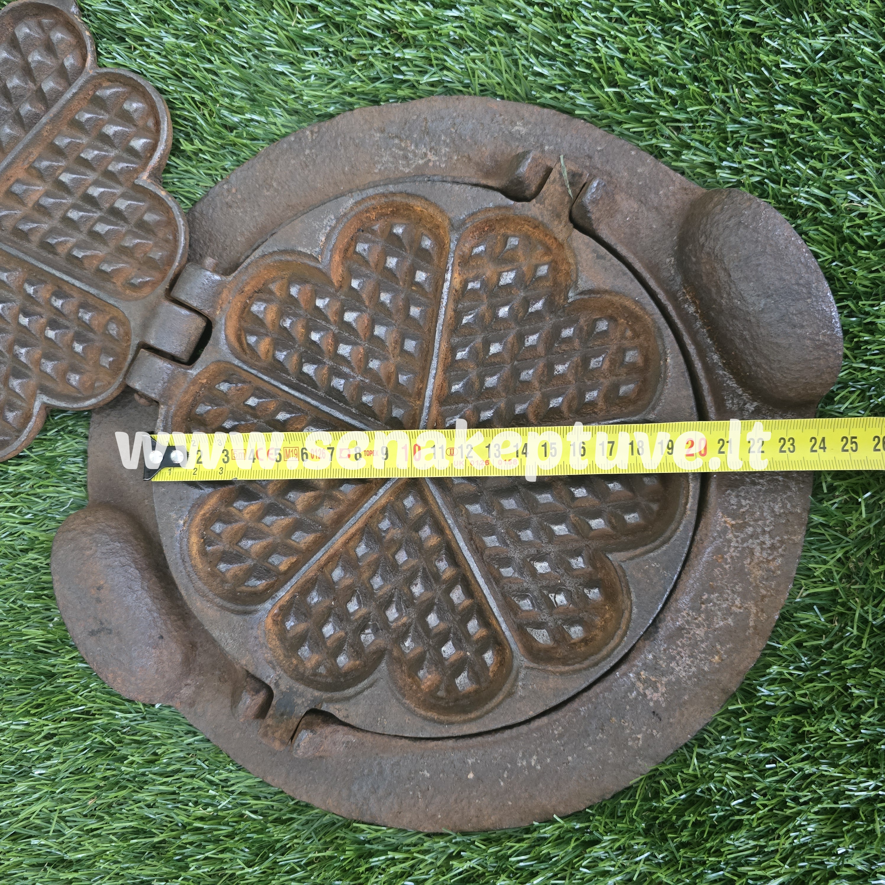 Senovinė ketaus vartoma čirvinių blynų keptuvė su žiedu