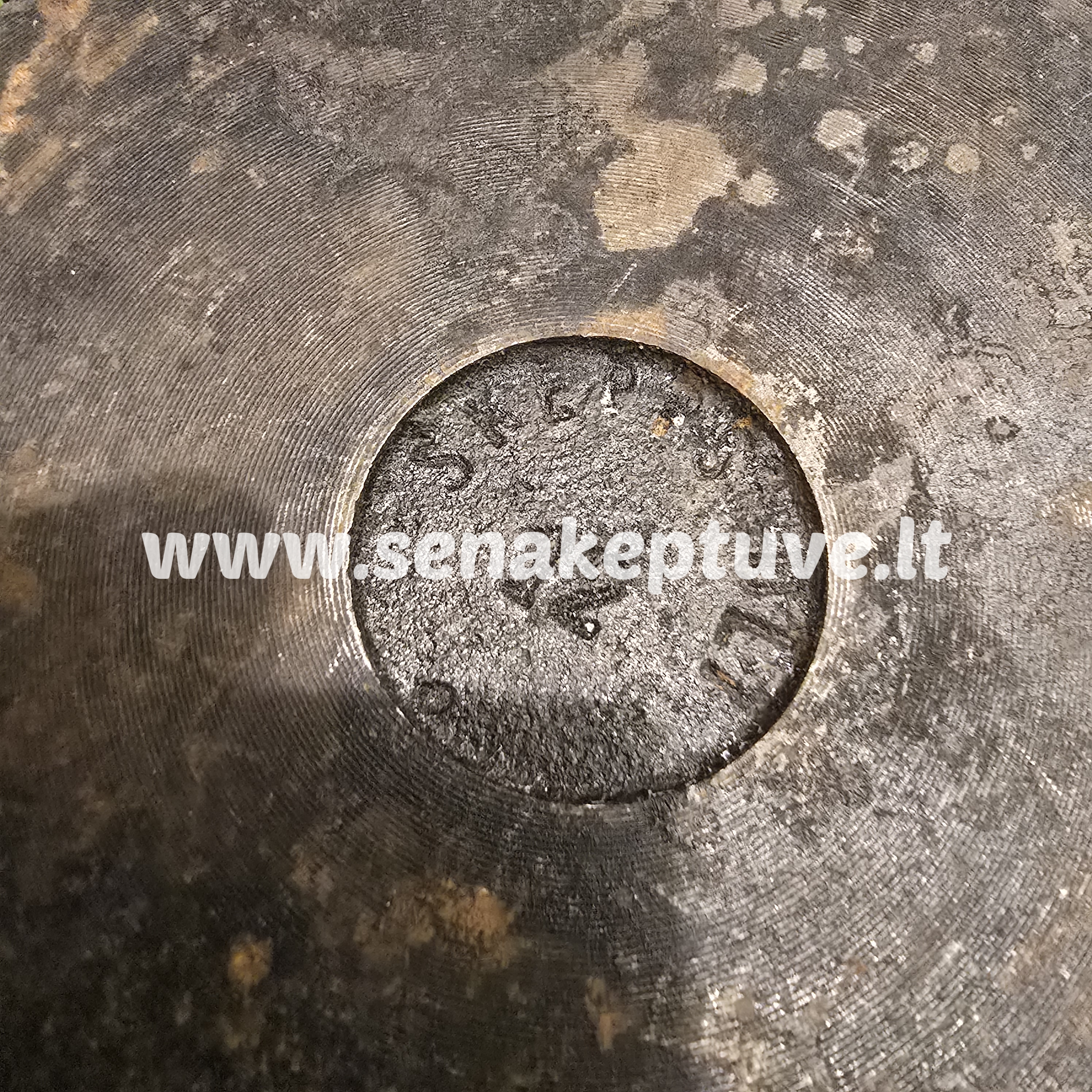 Senovinė ketaus plonų vaflių keptuvė