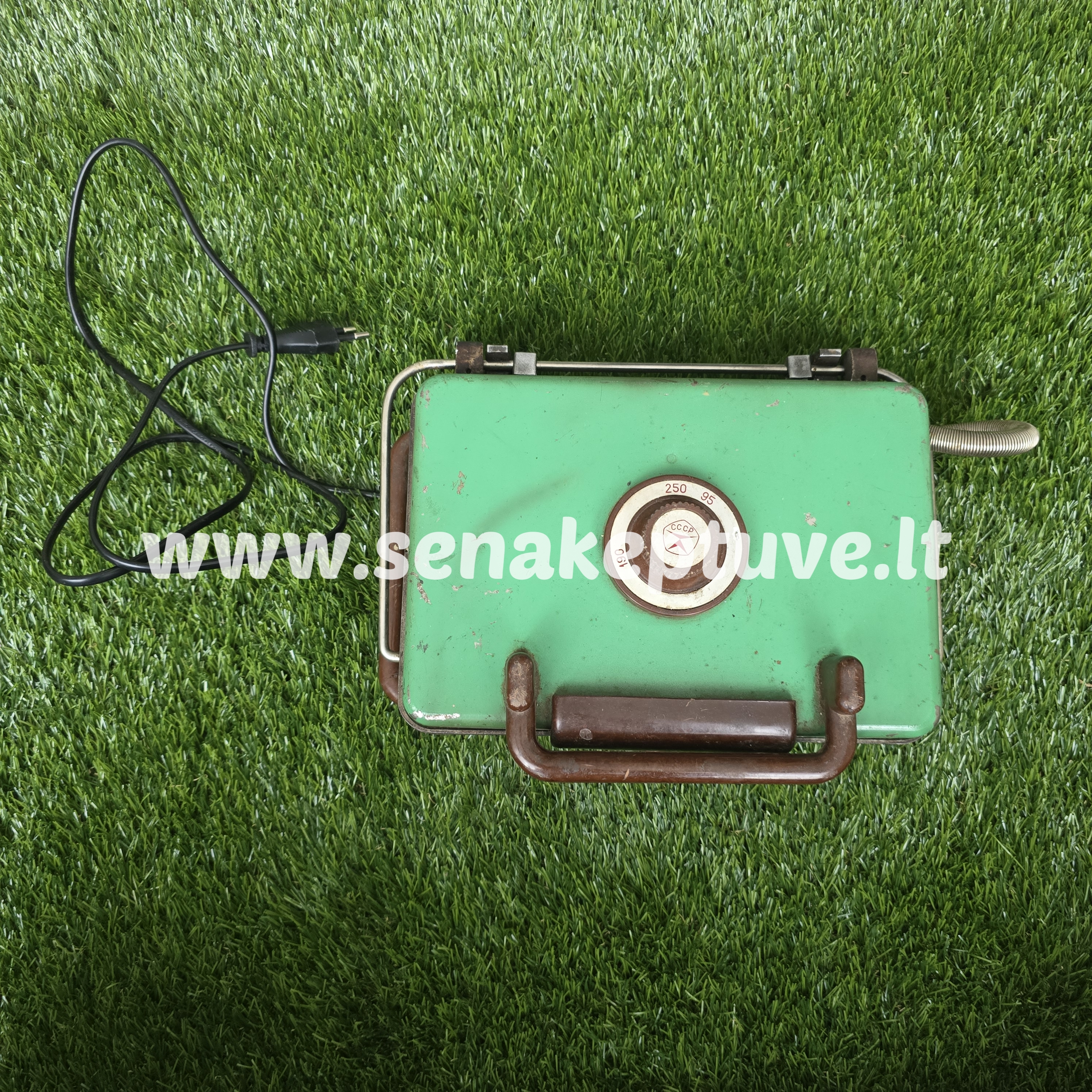 Senovinė elektrinė vaflinė su laidu ploniems vafliams