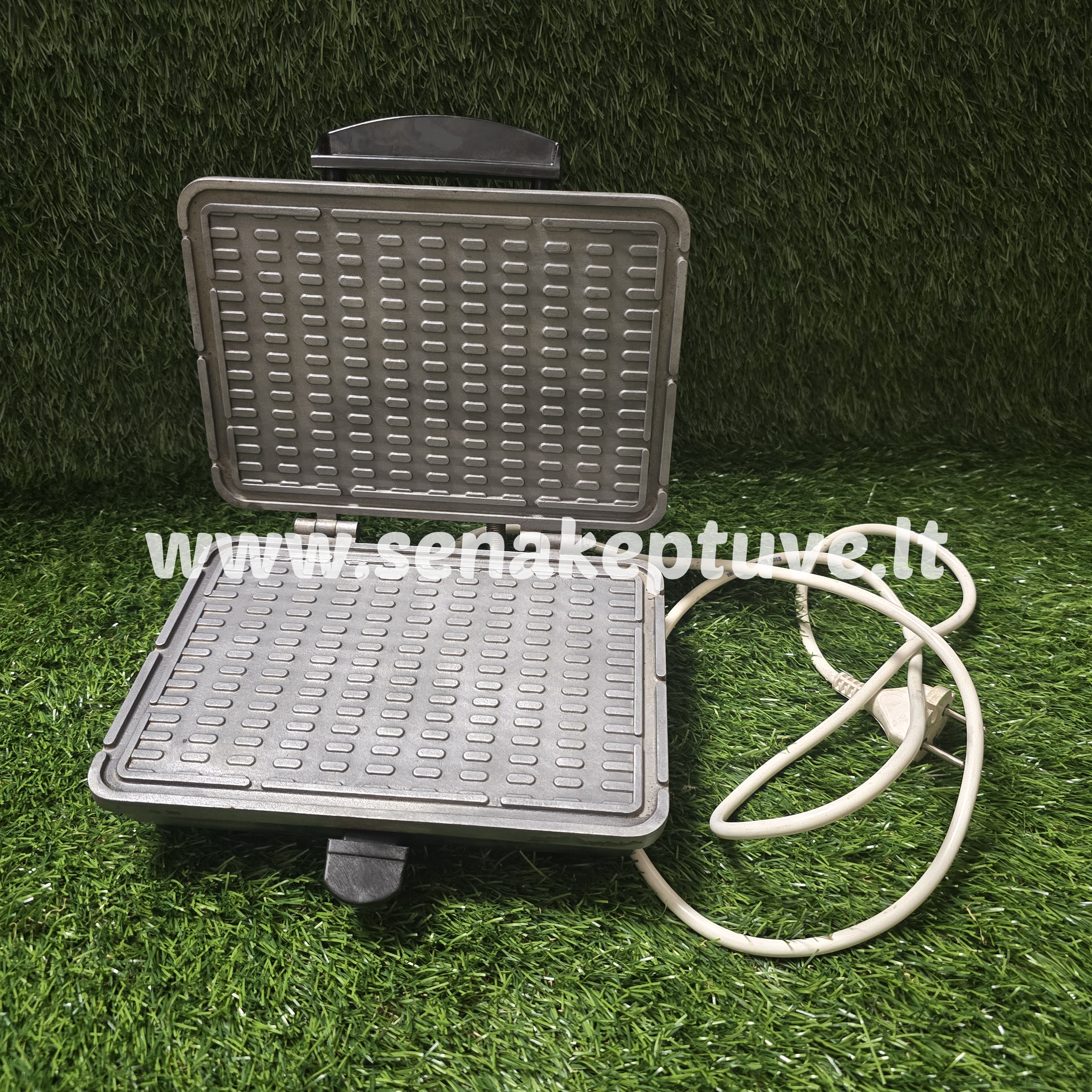 Senovinė elektrinė vaflinė su laidu