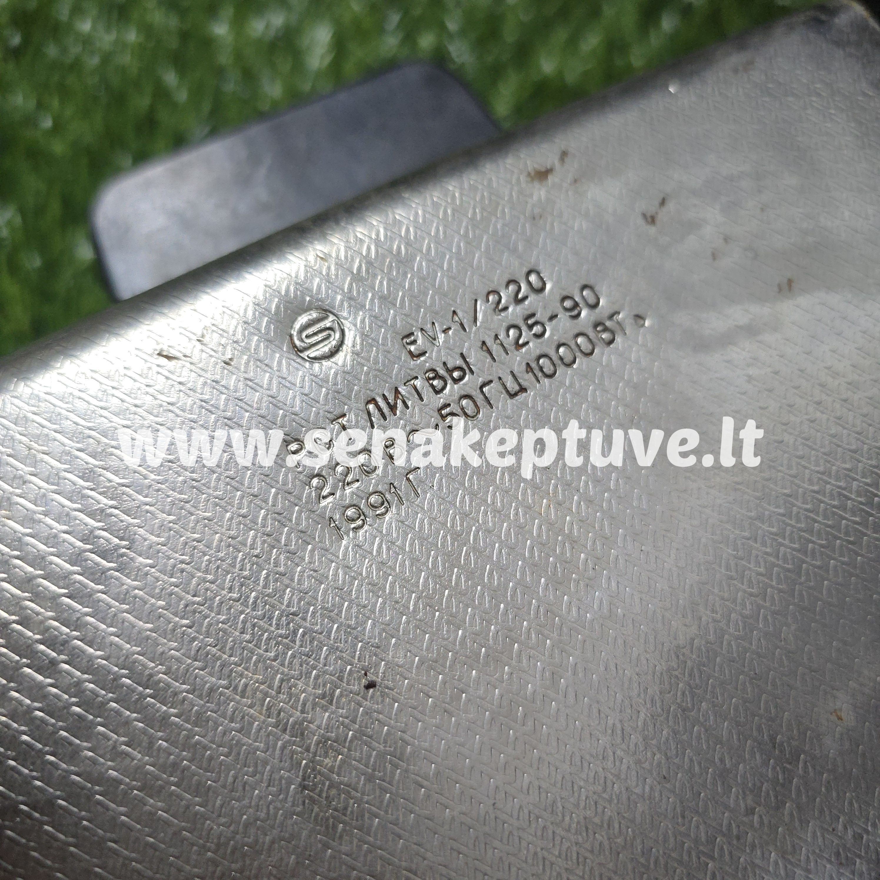 Senovinė elektrinė vaflinė su laidu