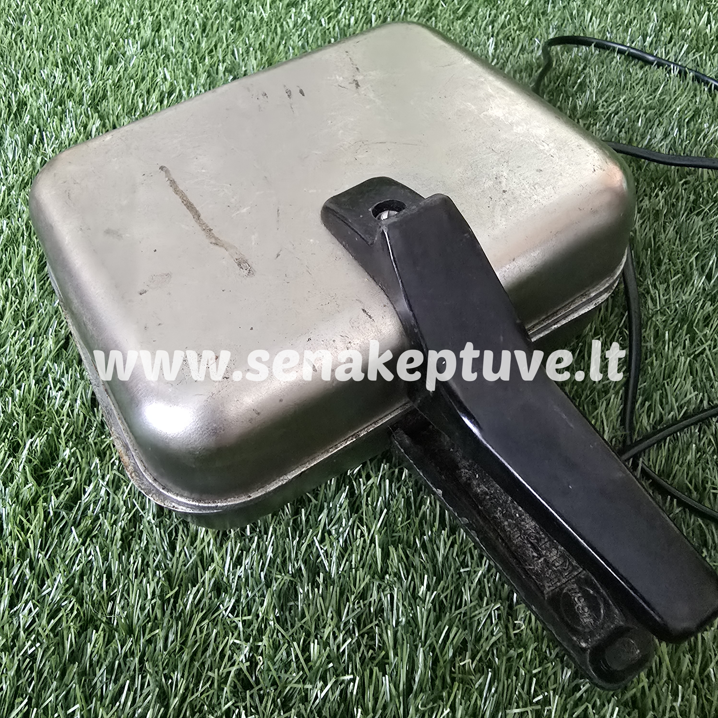 Senovinė elektrinė vaflinė su laidu (kreivas vyris)