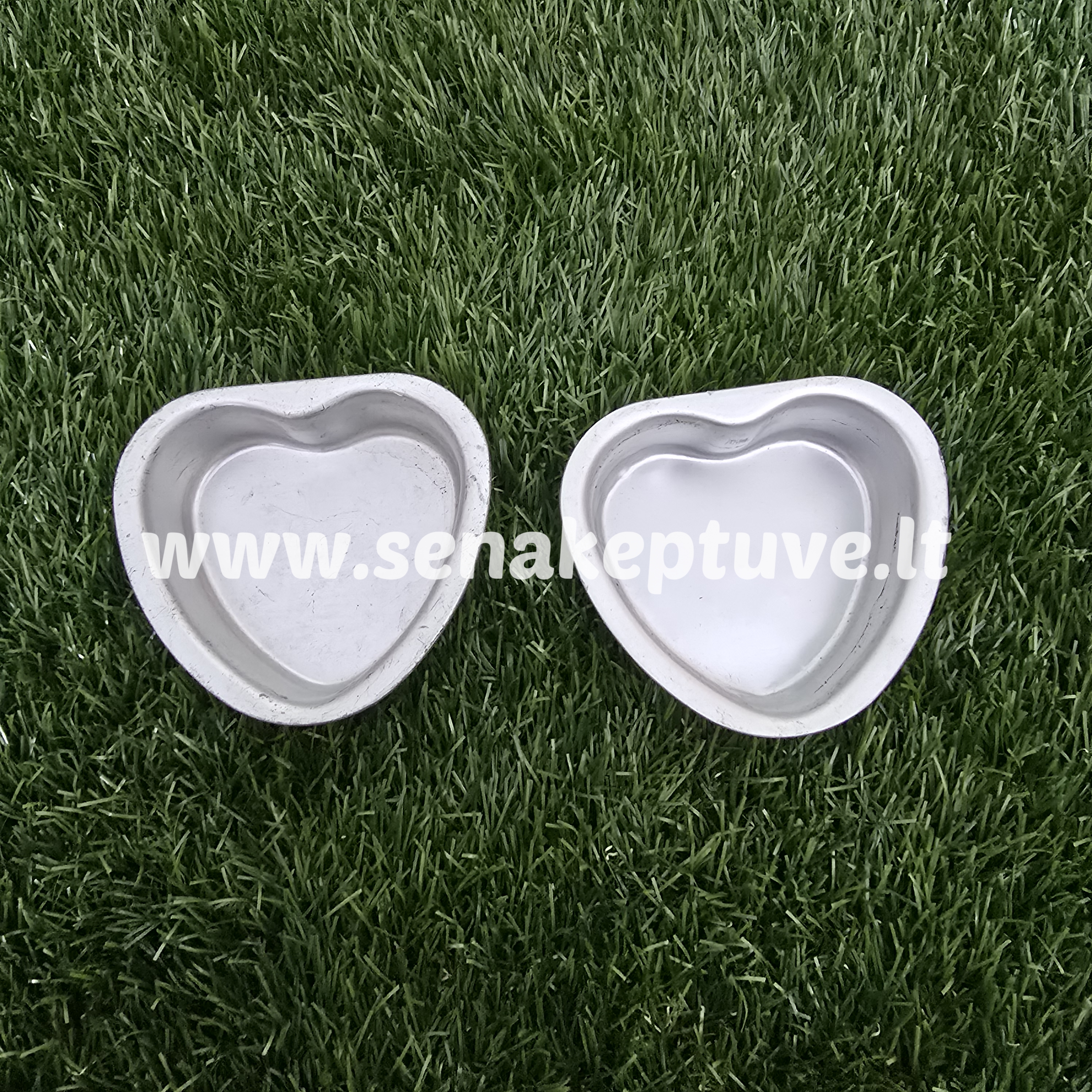 Senovinės kepimo formelės - krepšeliai širdelės